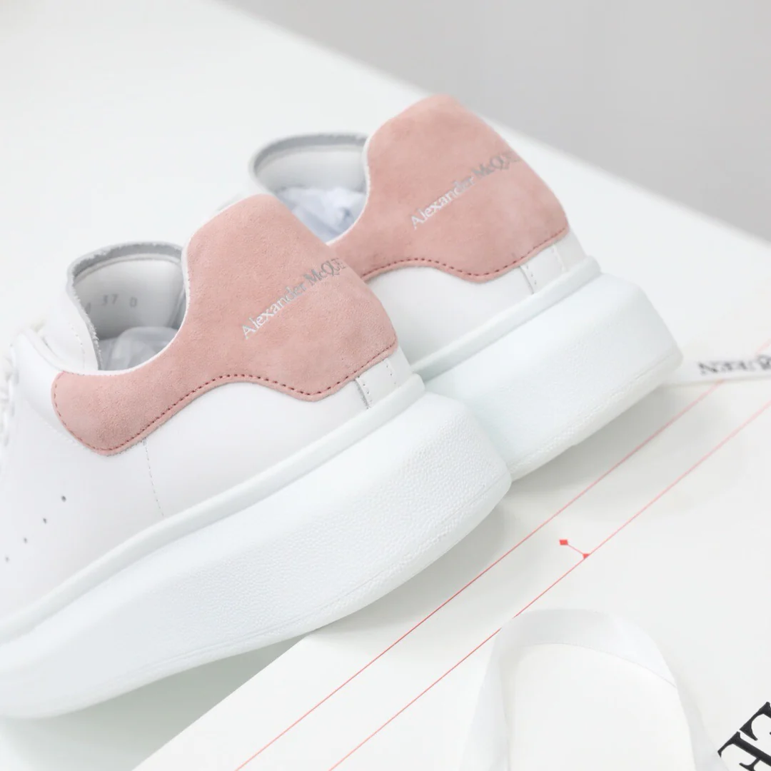Классические белые кроссовки McQueen - нежно-розовые