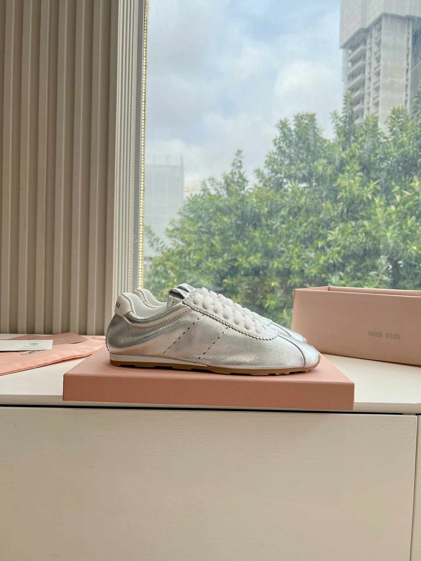 Повседневные туфли Miu Miu 2024 - серебристые