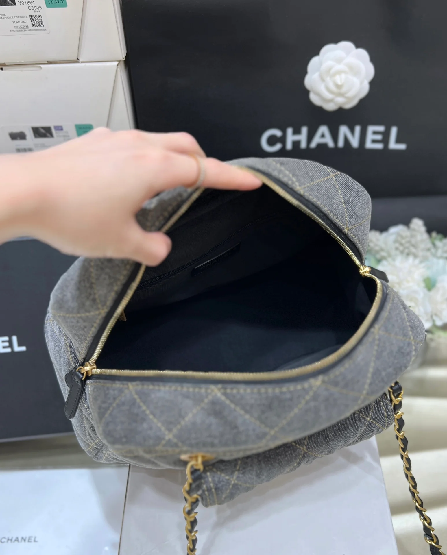 Chanel - Сумка-боулинг из выстиранного денима - Синяя