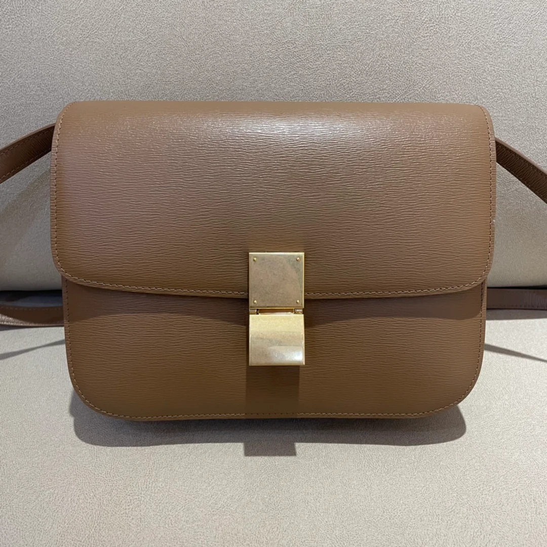 Сумка Celine Box-Tteen Water Ripple, средний размер, цвет хаки.