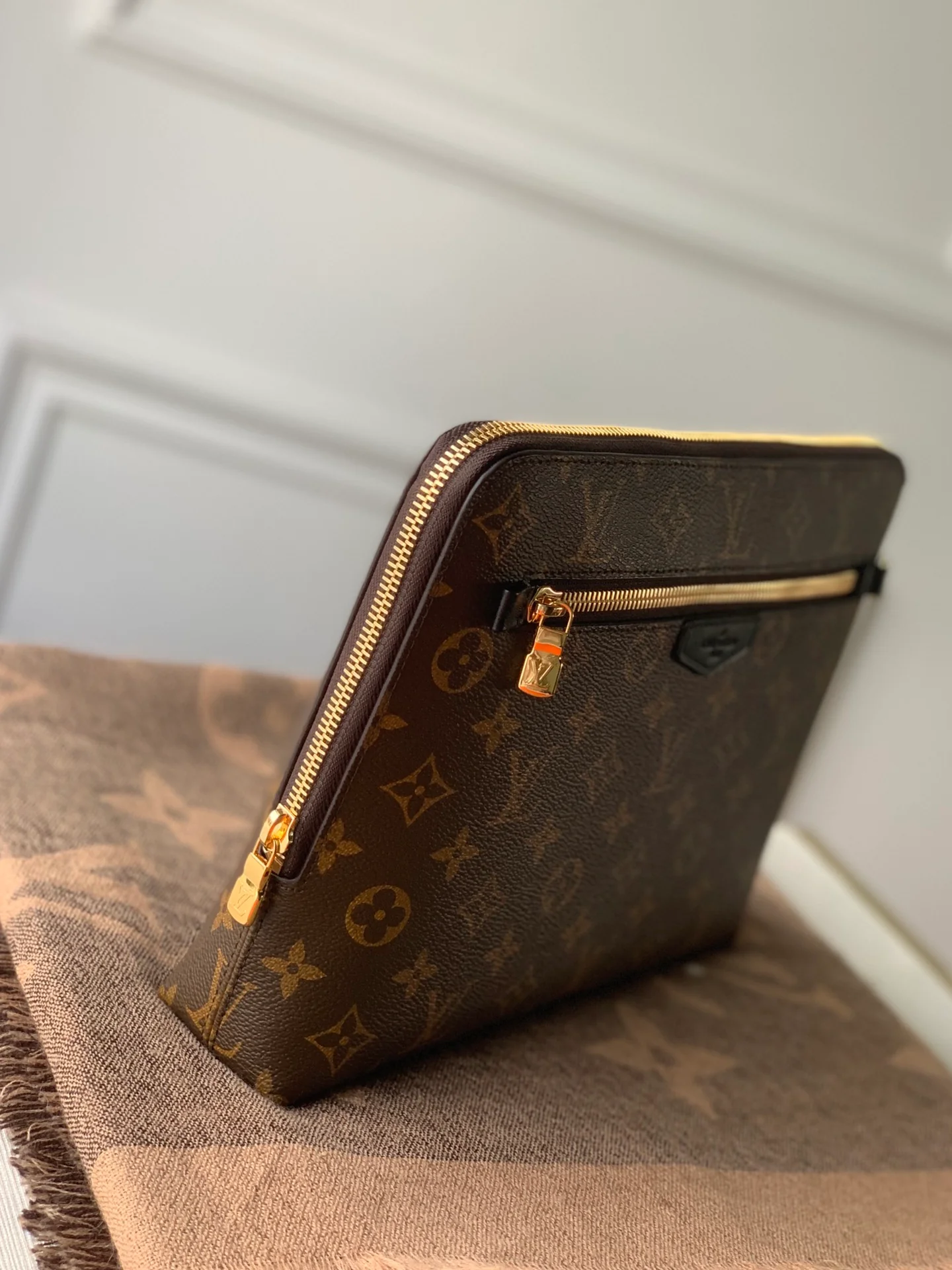 lv-m60417-new-pouch clutch
