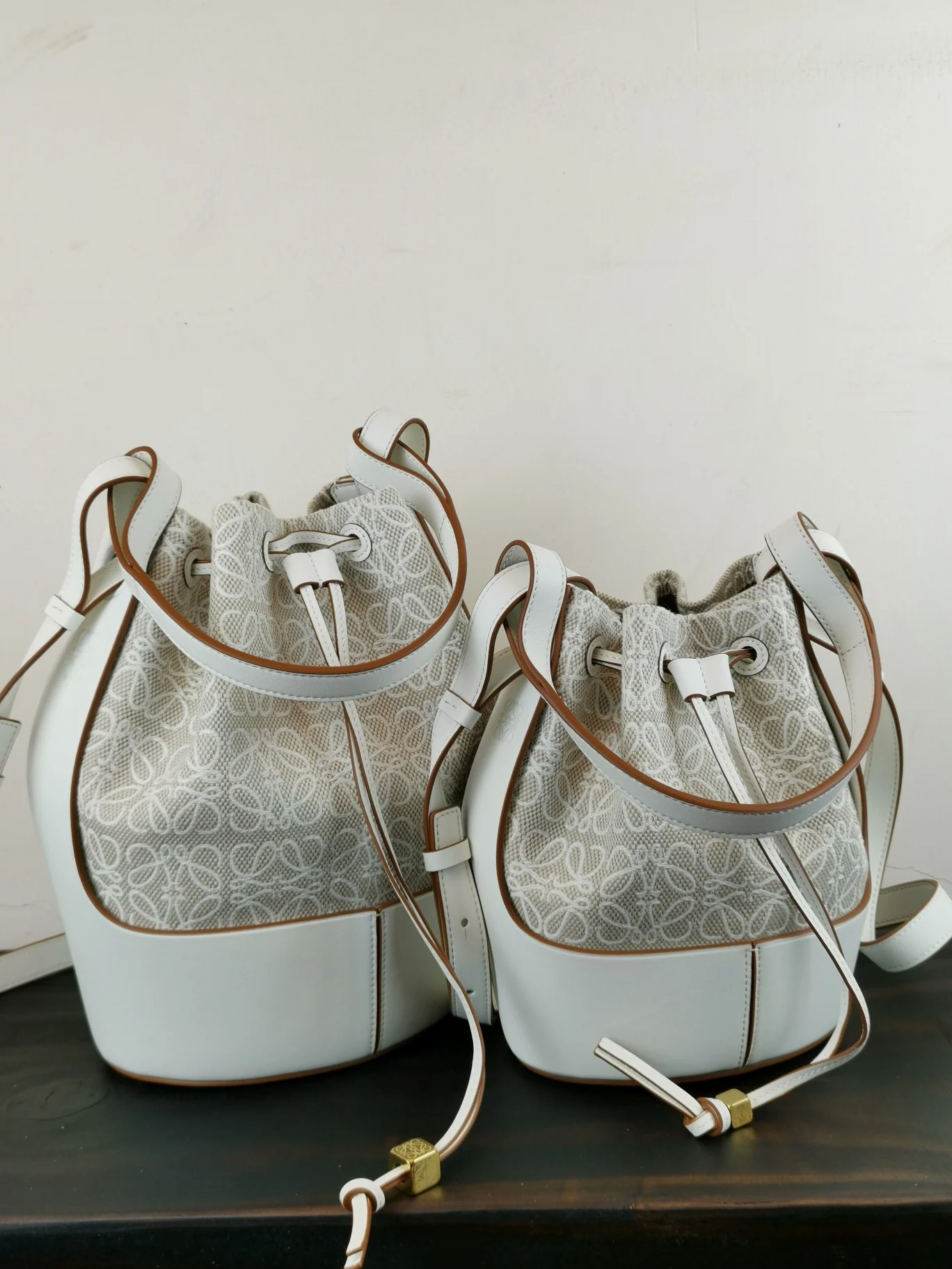 Сумка-ведро Loewe Anagram - Маленькая - 1 шт.