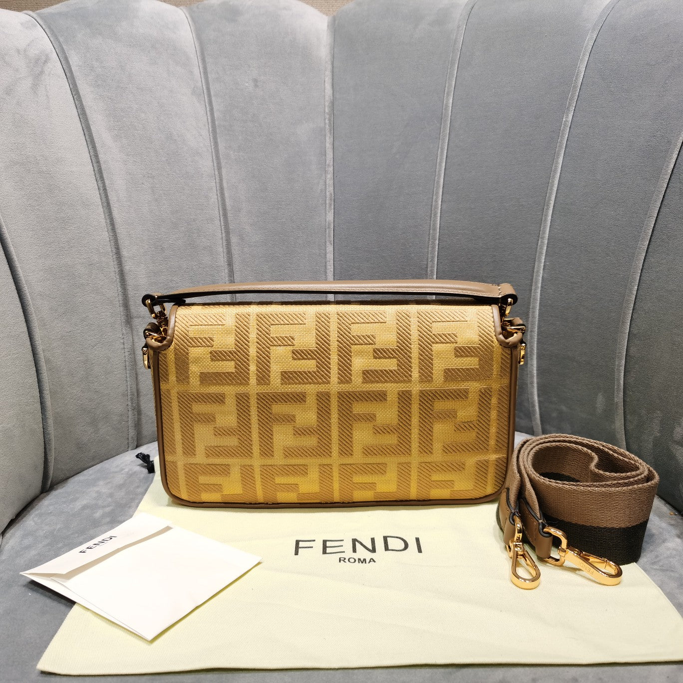 Сумка Fendi Baguette Medium Golden Denim