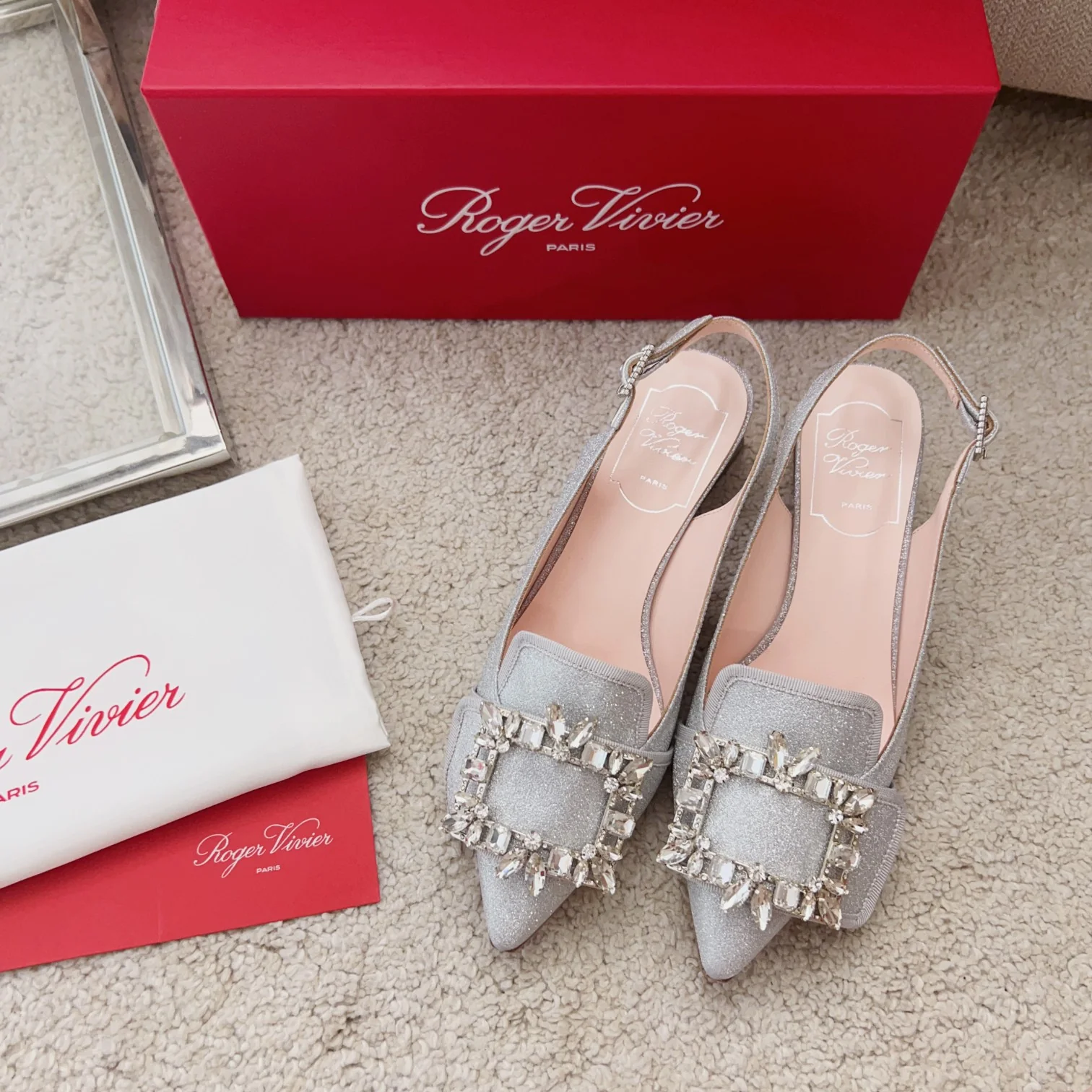 Обувь RV Shoes - Серия Versailles Garden - Сандалии с бриллиантовой пряжкой - Серебристые