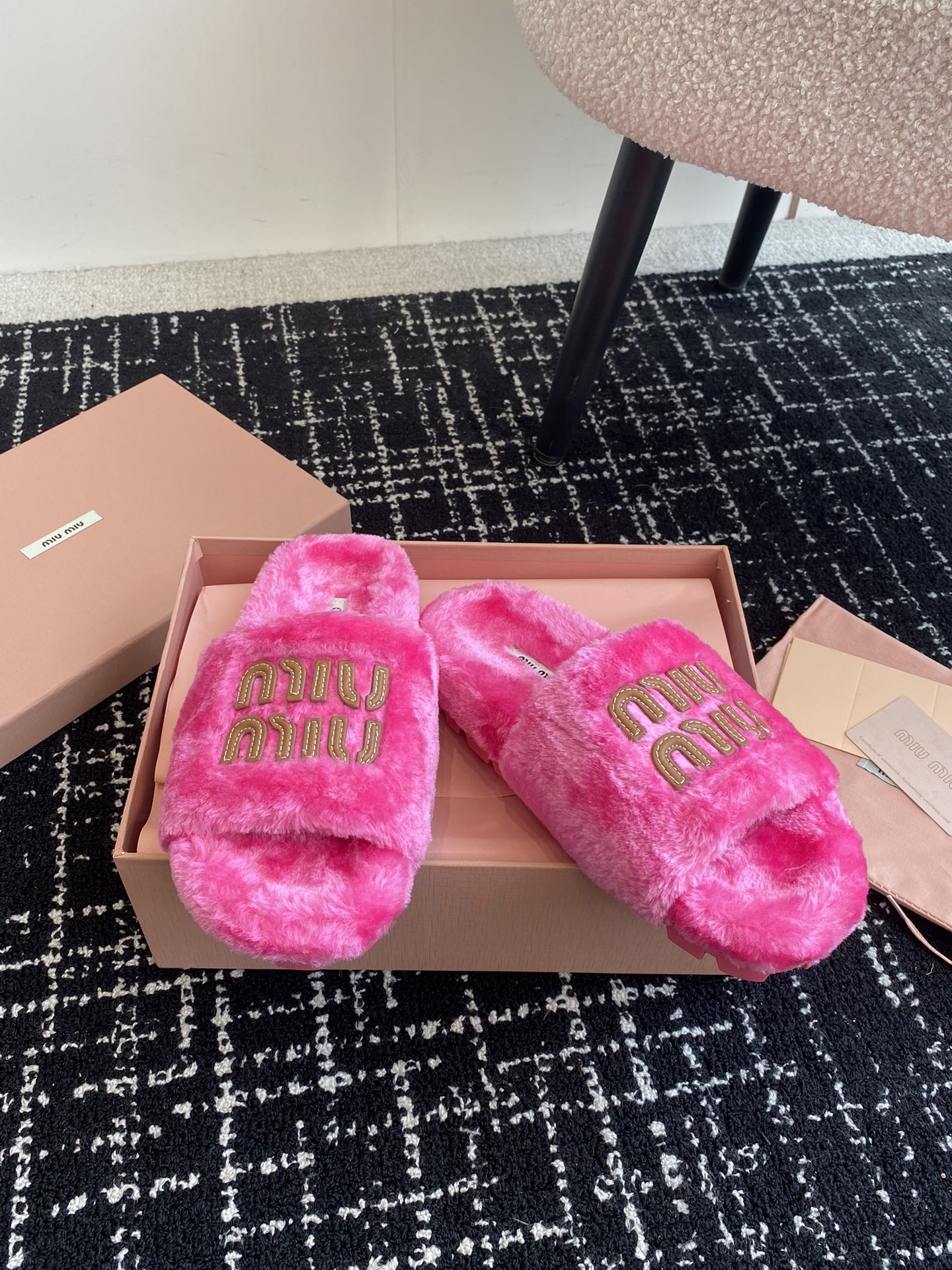 Шерстяные тапочки Miu Miu 2024 - розовые