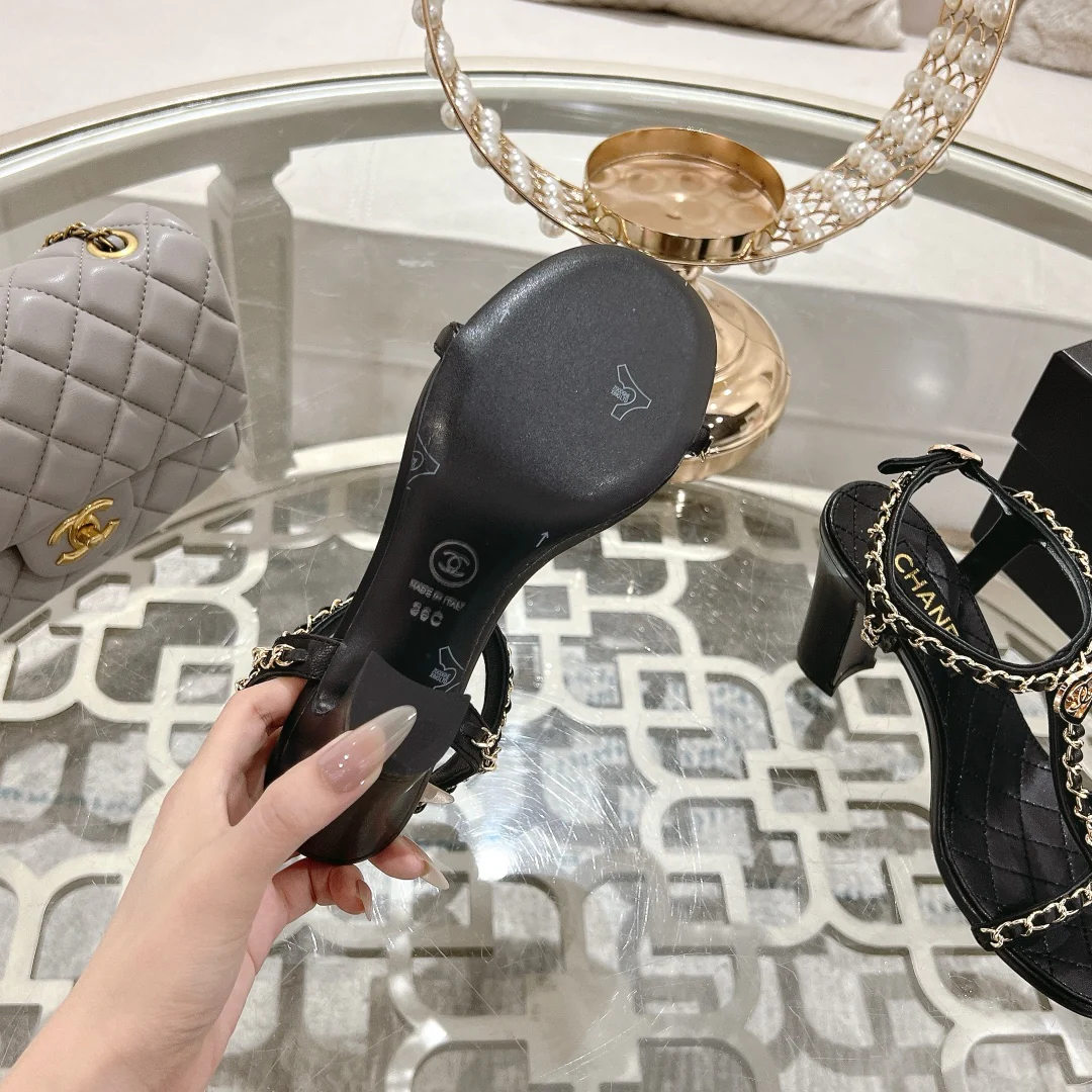 Босоножки на высоком каблуке Chanel 2024 — черные