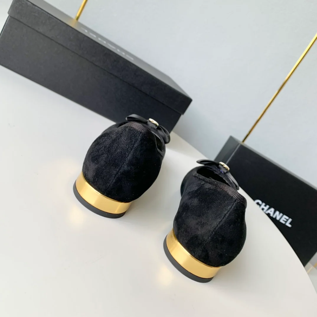 Замшевые туфли Chanel с бантом - черные