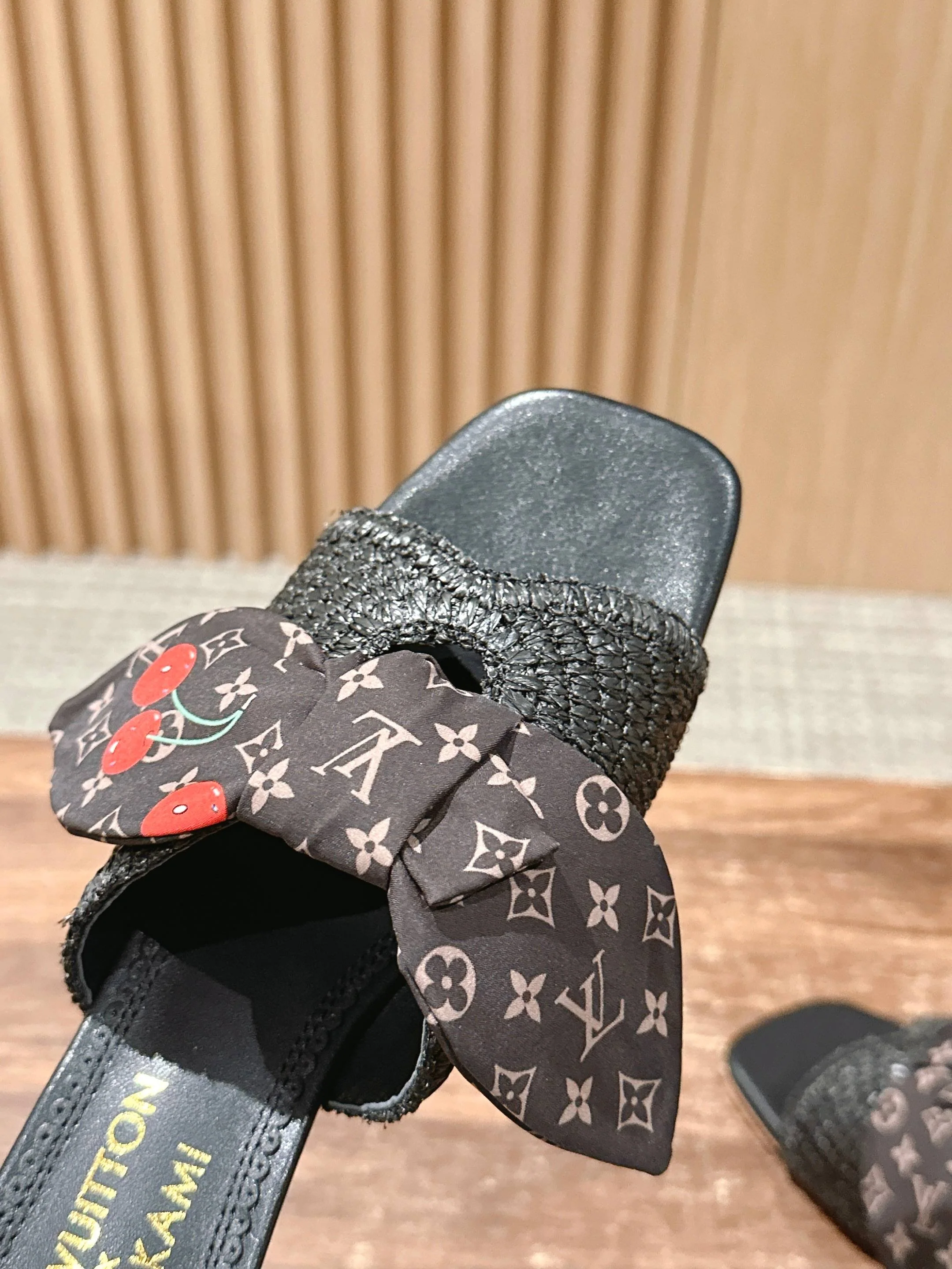 LV - Соломенные сандалии на низком каблуке с бантом - Черные