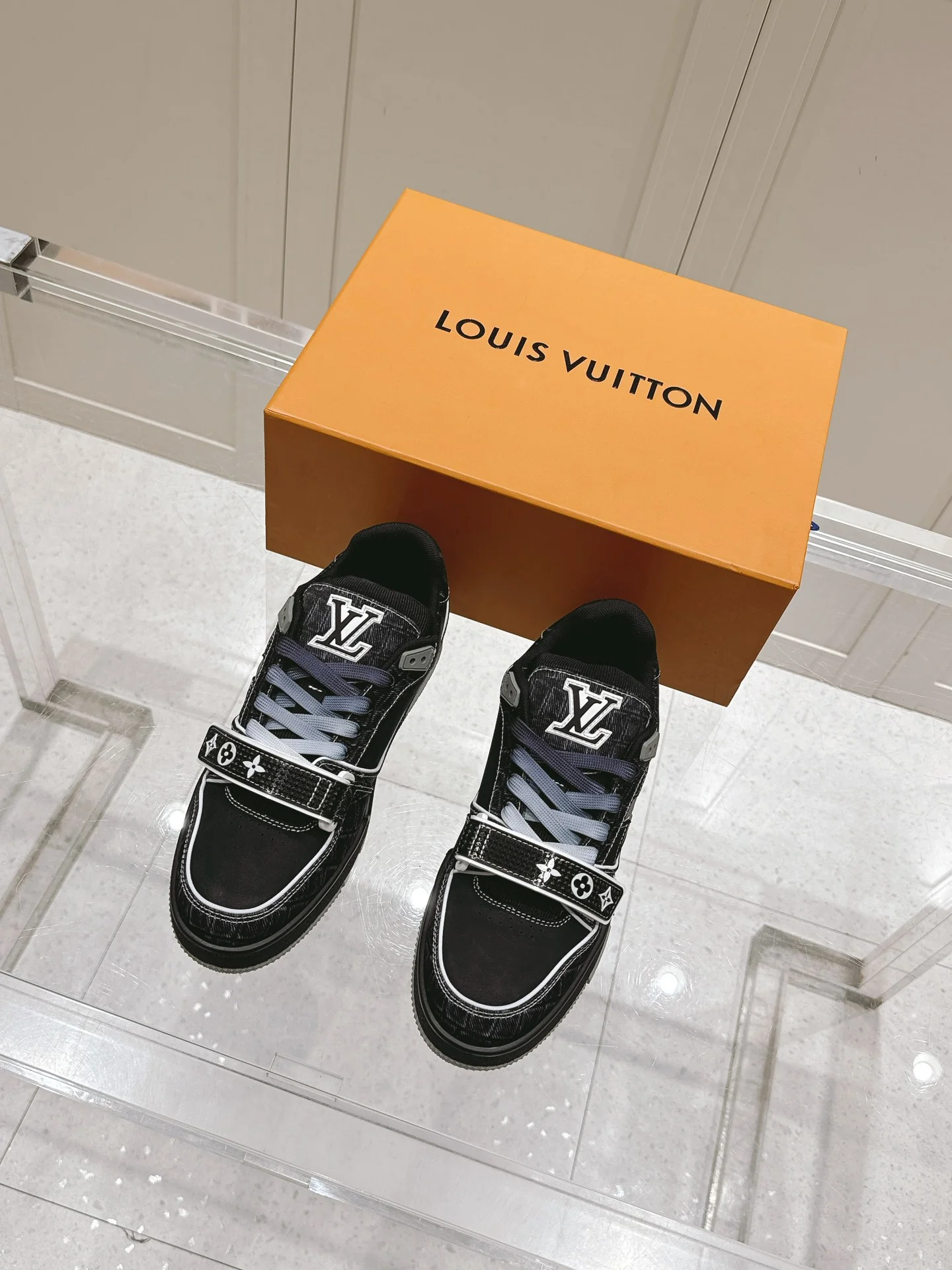 Скейтбордические кроссовки LV-2024 на липучках - черные