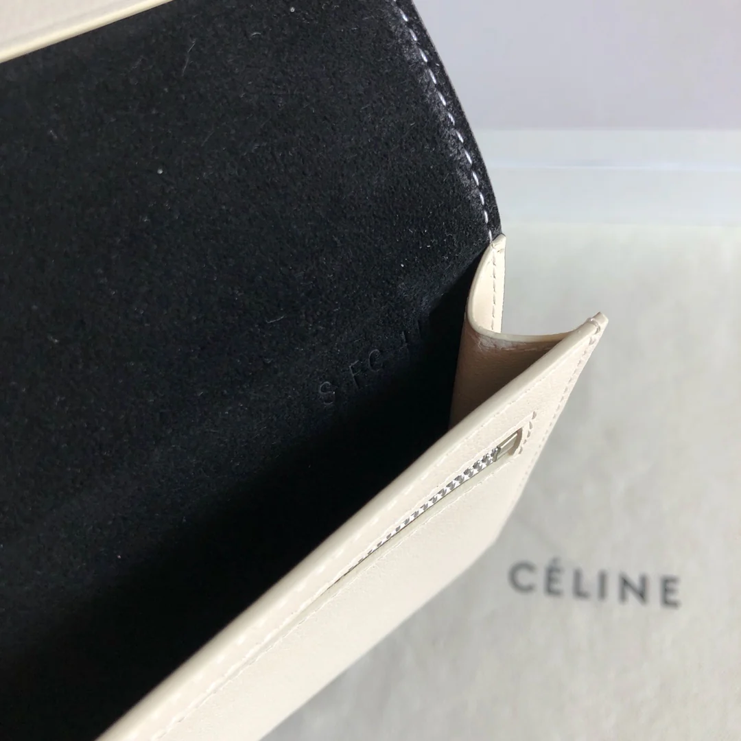 Длинный кошелек Celine — черный и кремовый — с принтом в виде пальм.