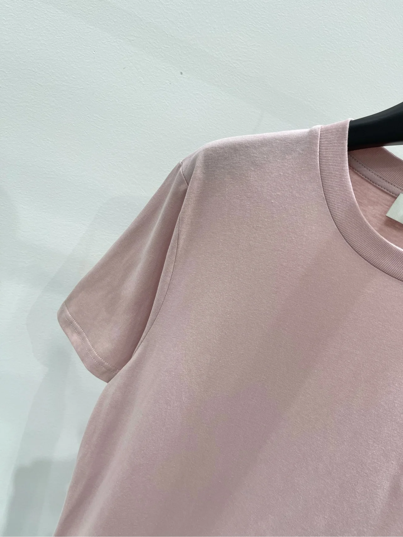 Miu Miu-2404-Розовая футболка с коротким рукавом и аппликацией в виде букв