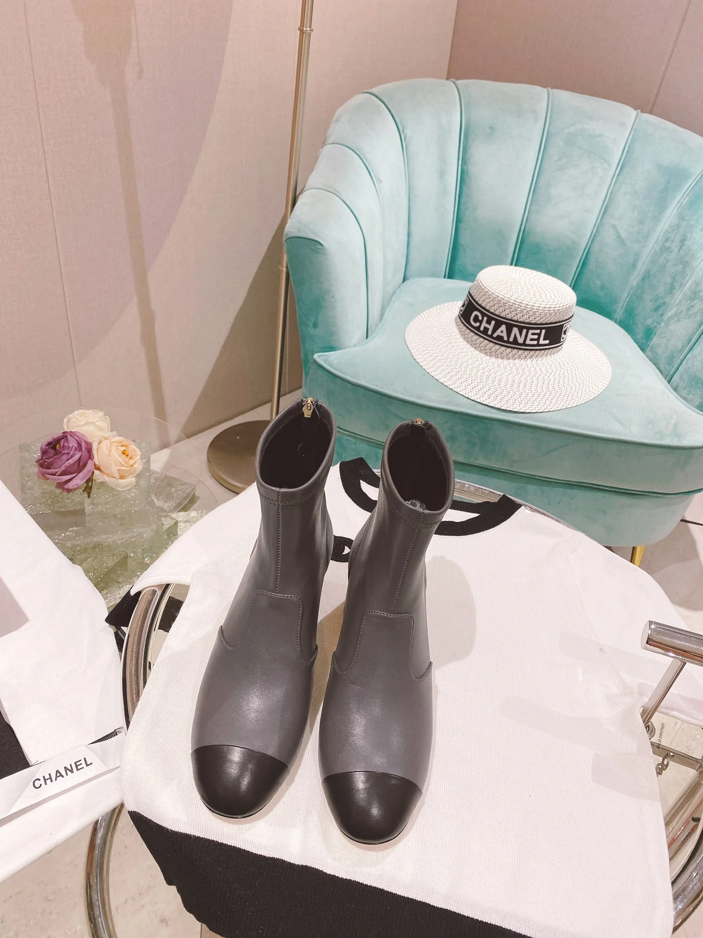 Классические сапоги Chanel из овечьей кожи с фирменной отделкой - Высота каблука 5,5 см - Размеры 35-39-40-41 - Изготовлены на заказ - 1