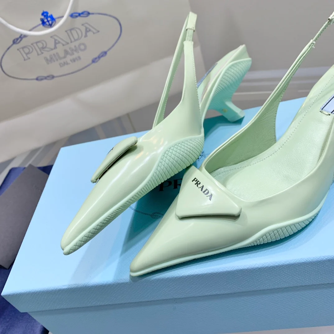 Prada - Зеленые туфли на низком каблуке