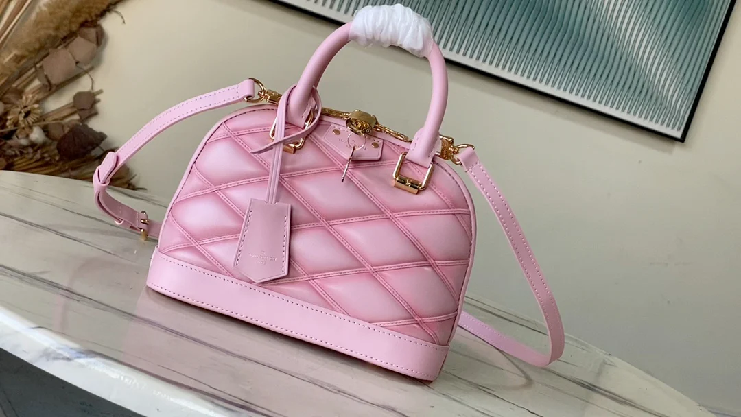 m24453-LV-nicolas-ghesquiere-shell bag-pink
