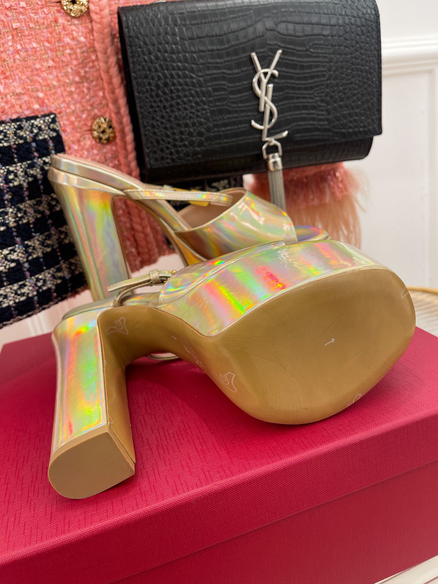 Новинка сезона весна/лето 2023 от Valentino - сандалии на платформе 9 см с открытым носком - 15 см - серебристые