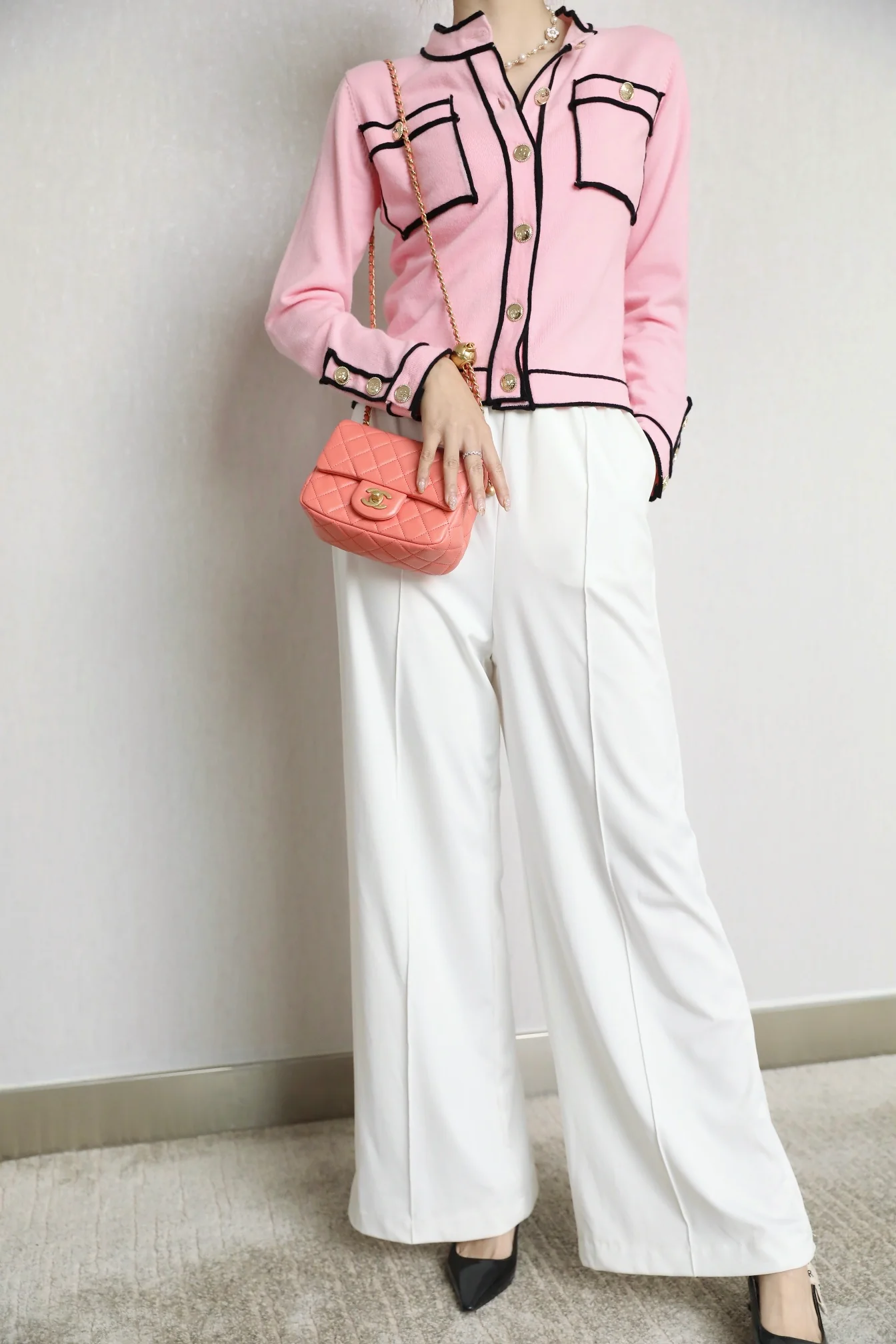 Сумка Chanel Gold Globe Square Fat Flap Bag - кораллово-розовая.