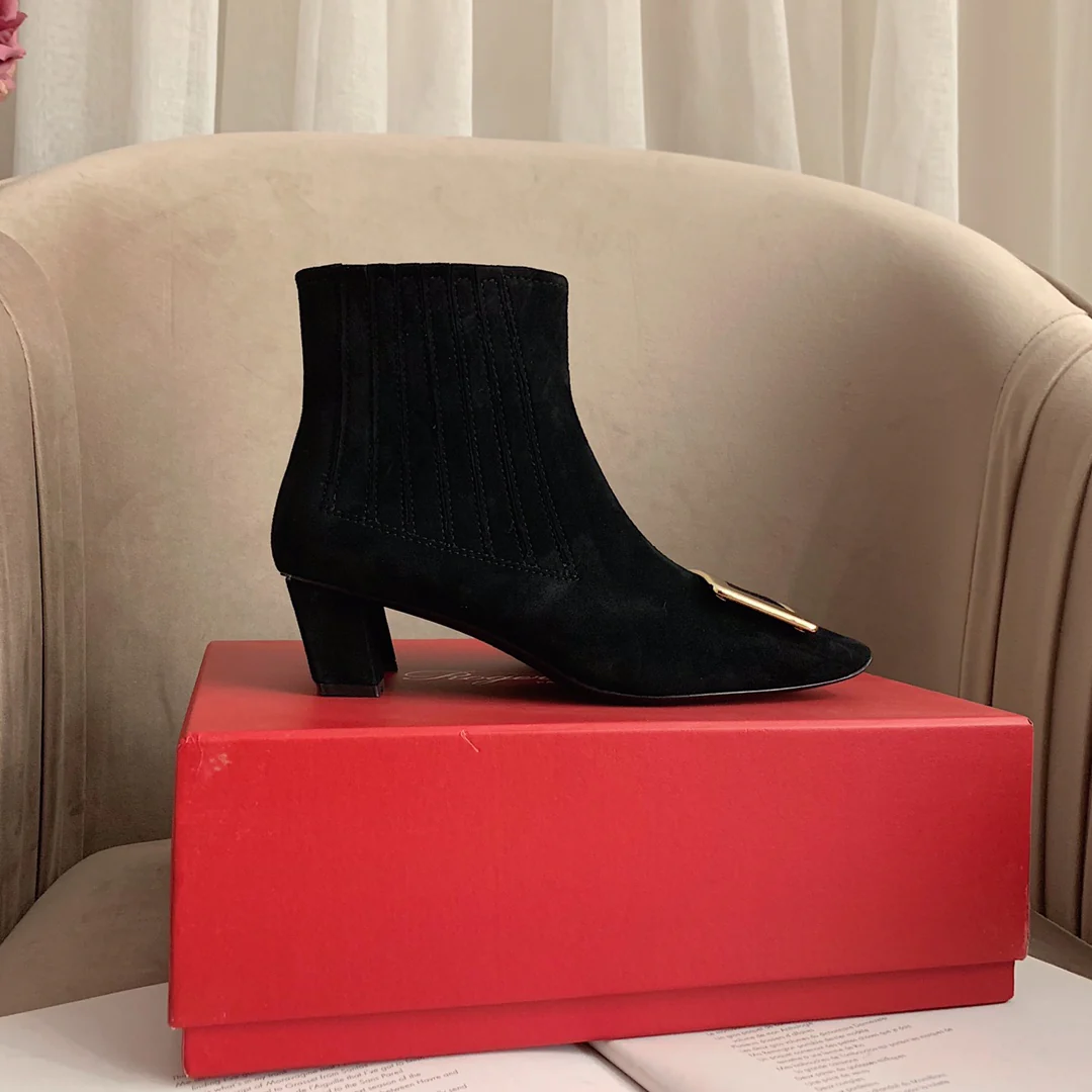 Замшевые ботинки челси с металлической пряжкой