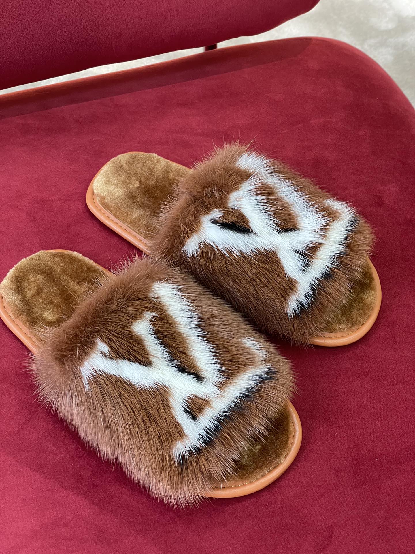 LV - Классический декор для дома - Меховые тапочки из норки - Коричневые