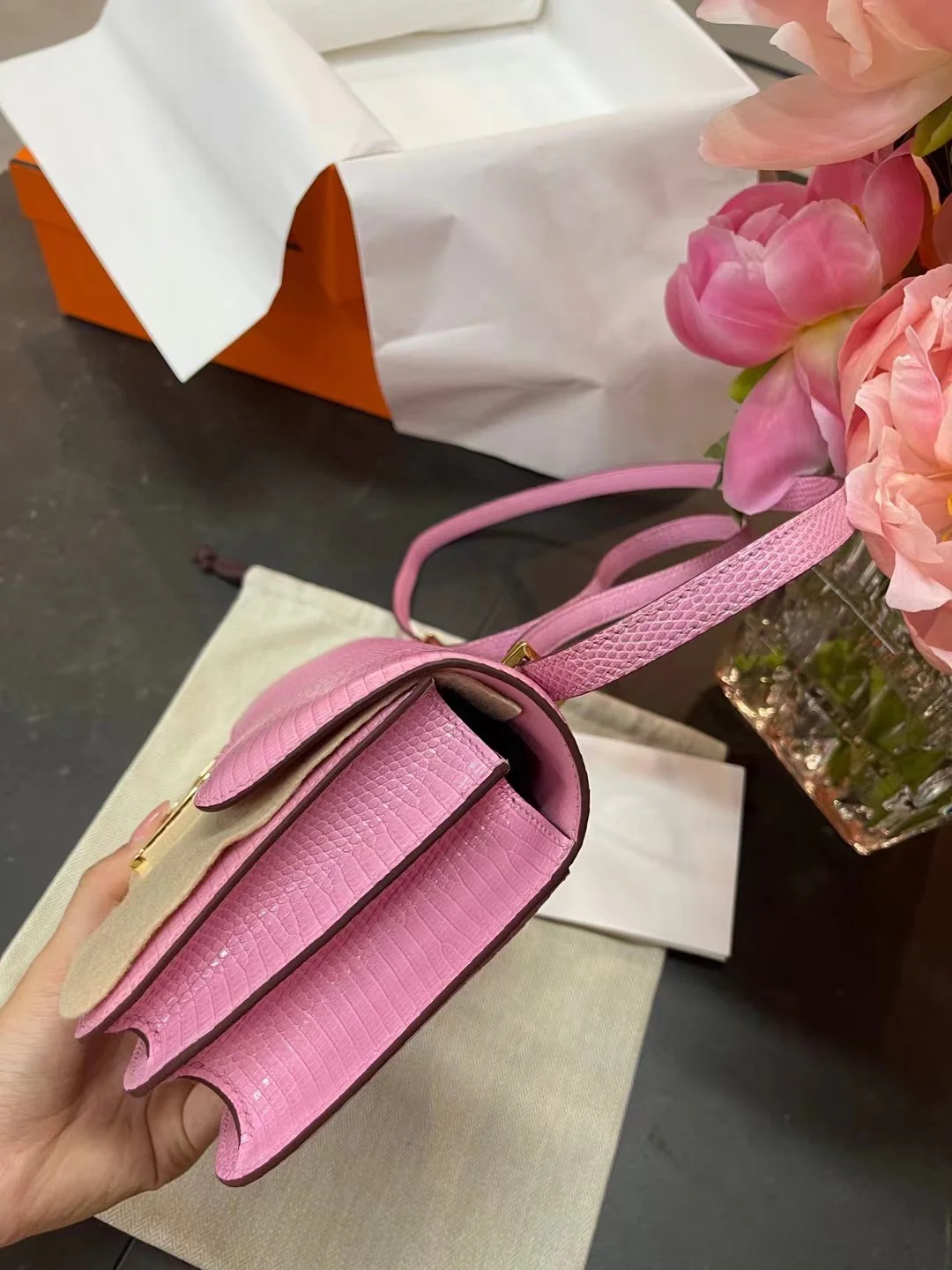 Пряжка Hermes Constance 26 Elan с изображением ящерицы и розовым золотом