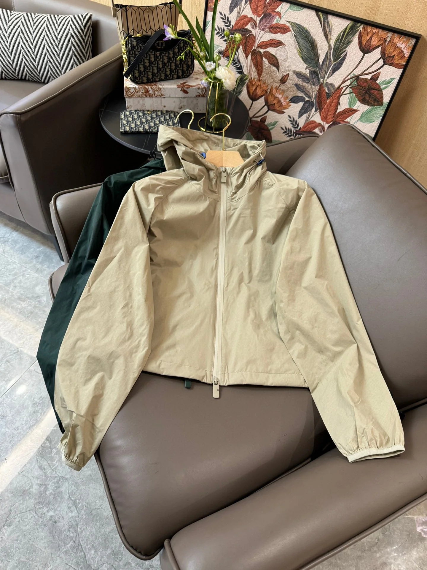 Burberry - Легкая солнцезащитная куртка весна/лето 2024 - Абрикосовый цвет