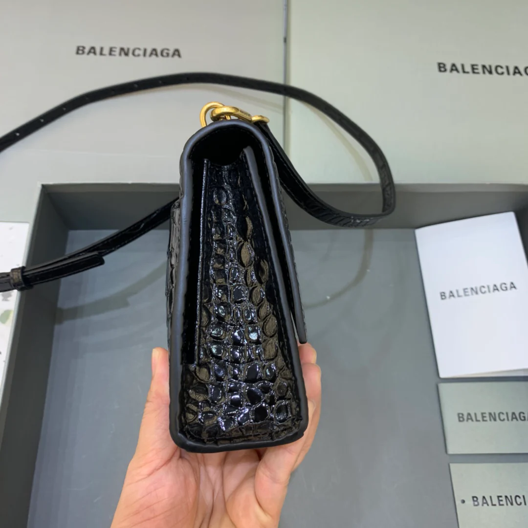 Сумка-кроссбоди Balenciaga Chain Hourglass
