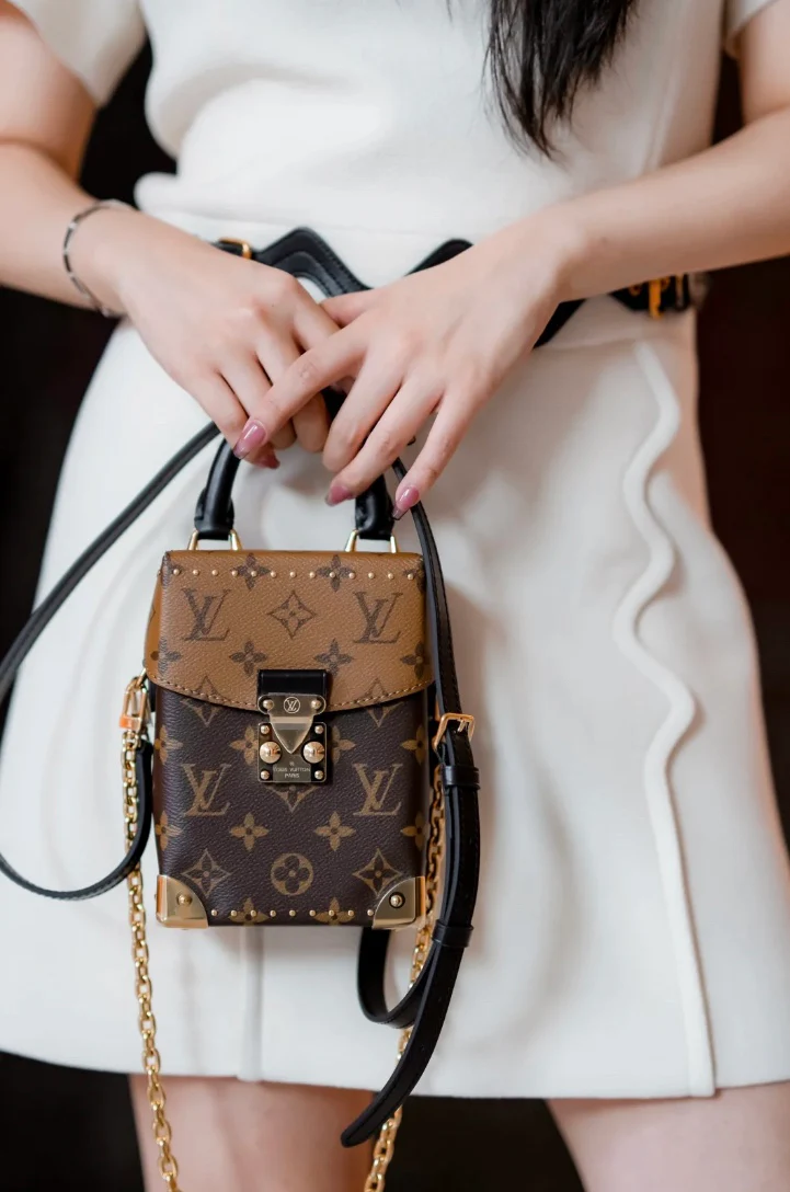 m82465-LV-camera-box