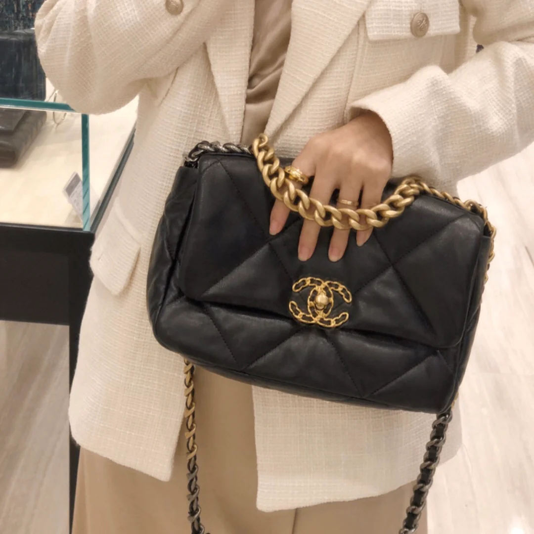 Маленькая сумочка Chanel 19bag - черная