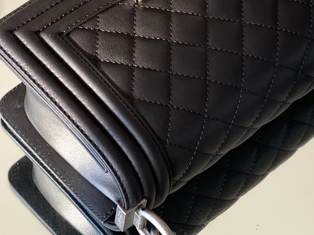 Chanel Le Boy 25 - Черная телячья кожа - Винтажная серебряная пряжка