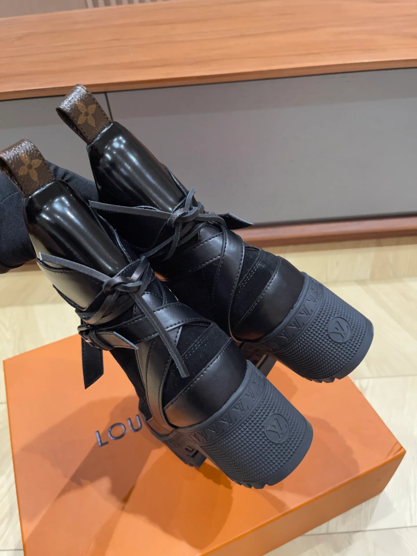 LV-2024 - Повседневные ботинки - Черные