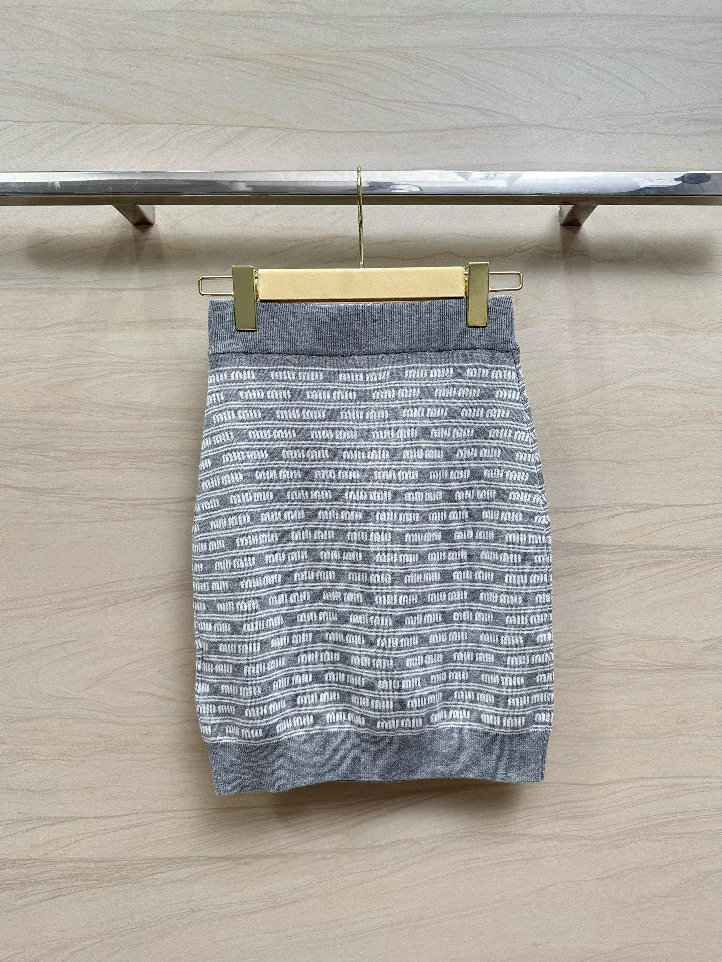 Miu Miu-2404 - Милый и стильный девичий элегантный костюм, омолаживающий