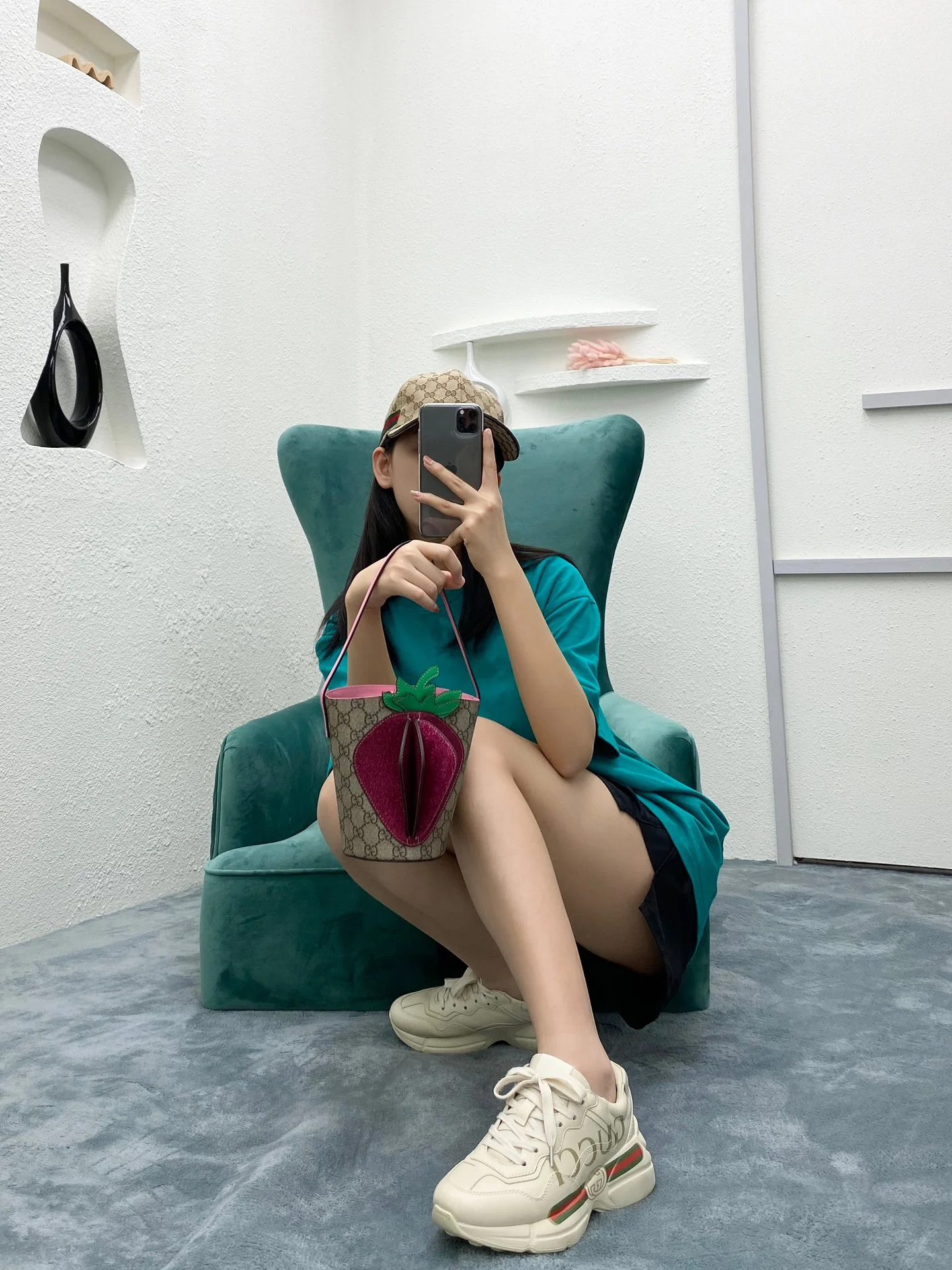 Gucci-夏季草莓水桶包