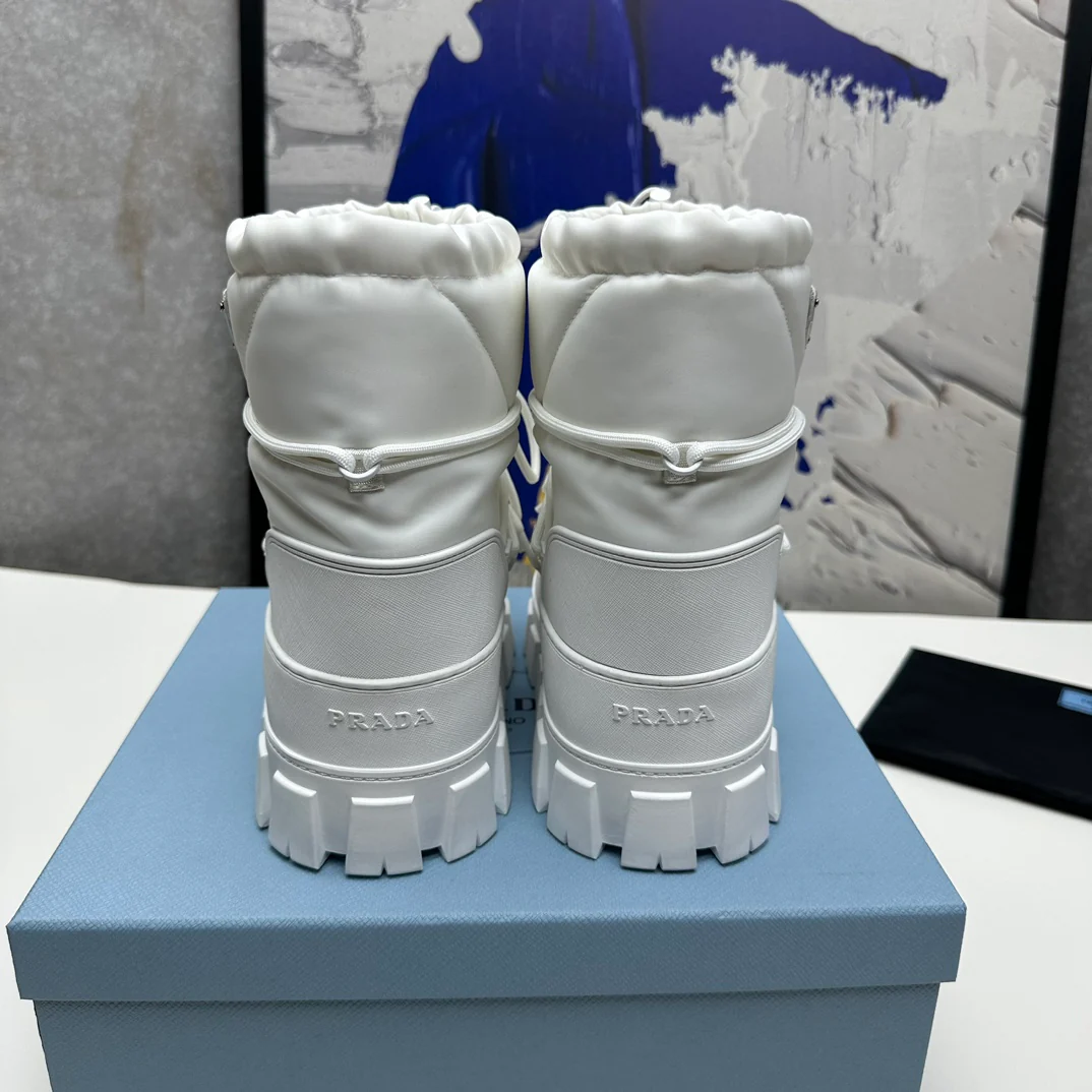 Горнолыжные ботинки Prada - белые