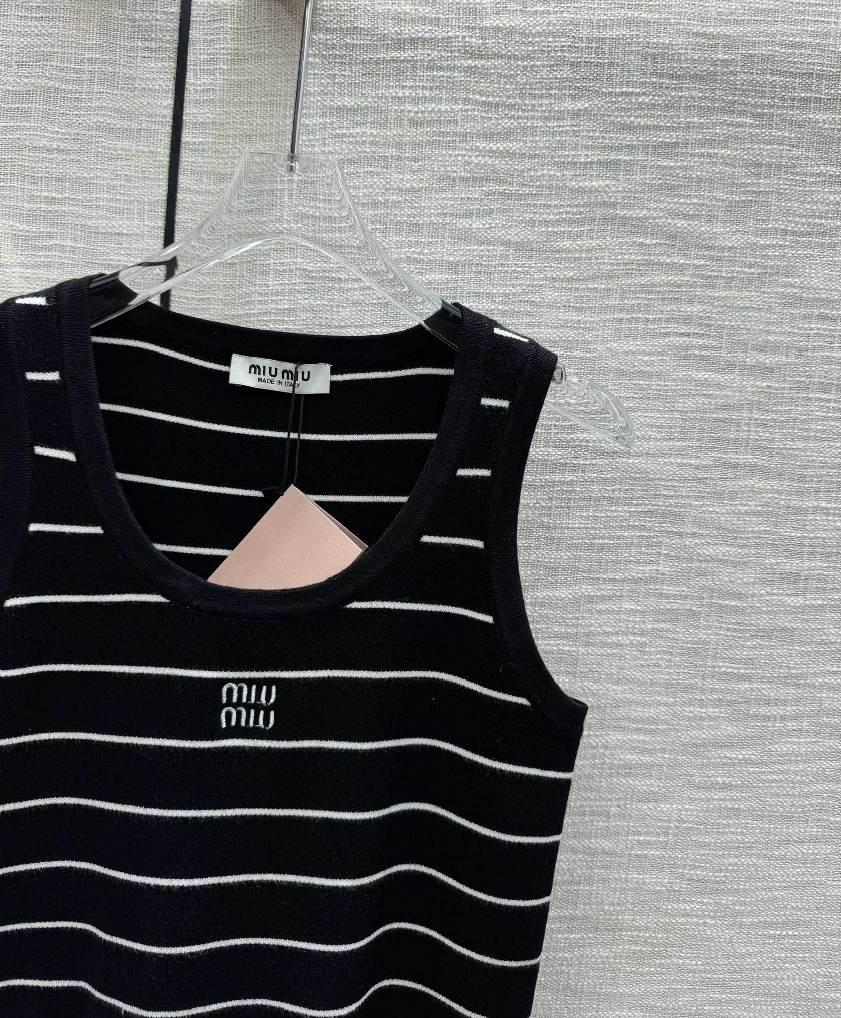 Miu Miu-2404-Вязаный жилет в полоску с цветовыми блоками-Черный-1