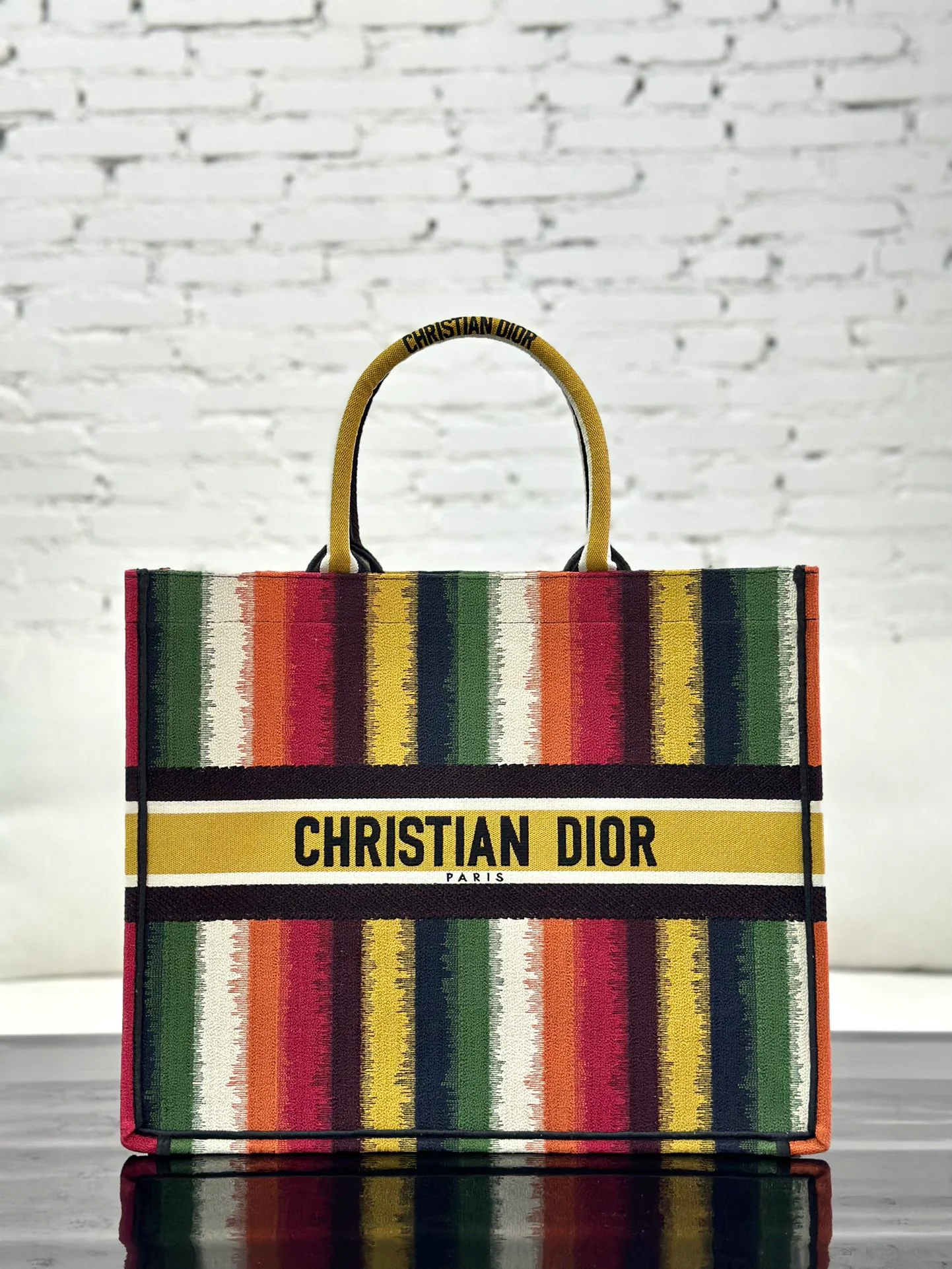 Большая сумка-тоут Dior для книг - вышивка 