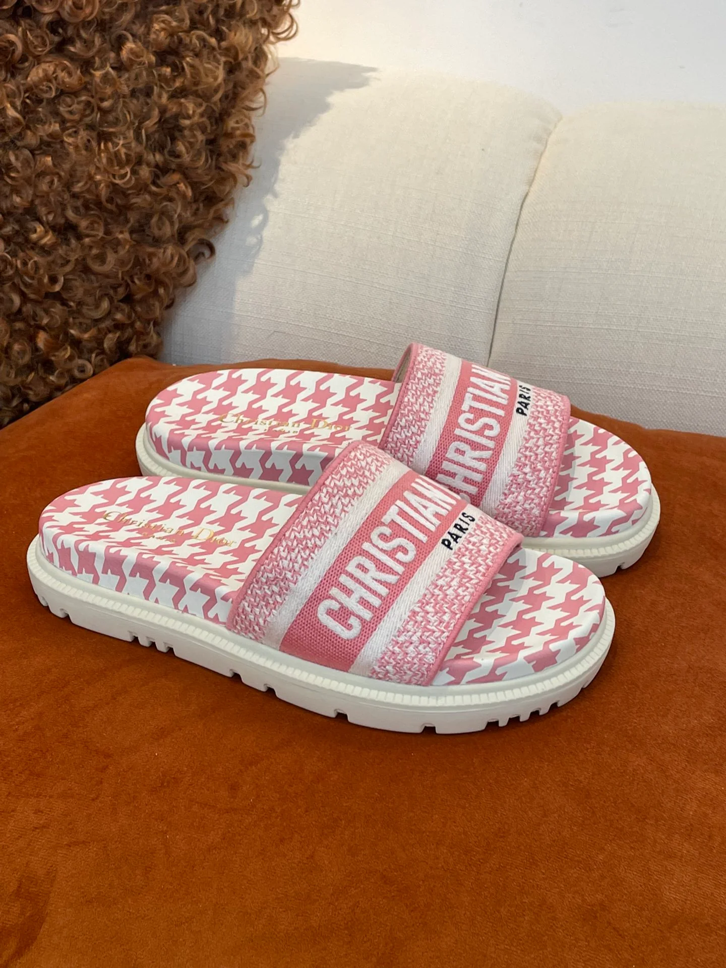 Dior - Розовые вышитые тапочки