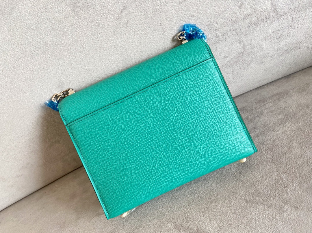 Мини-сумка Hermes Verrou из козьей кожи U4, бархатная, зеленая, с серебряной пряжкой.