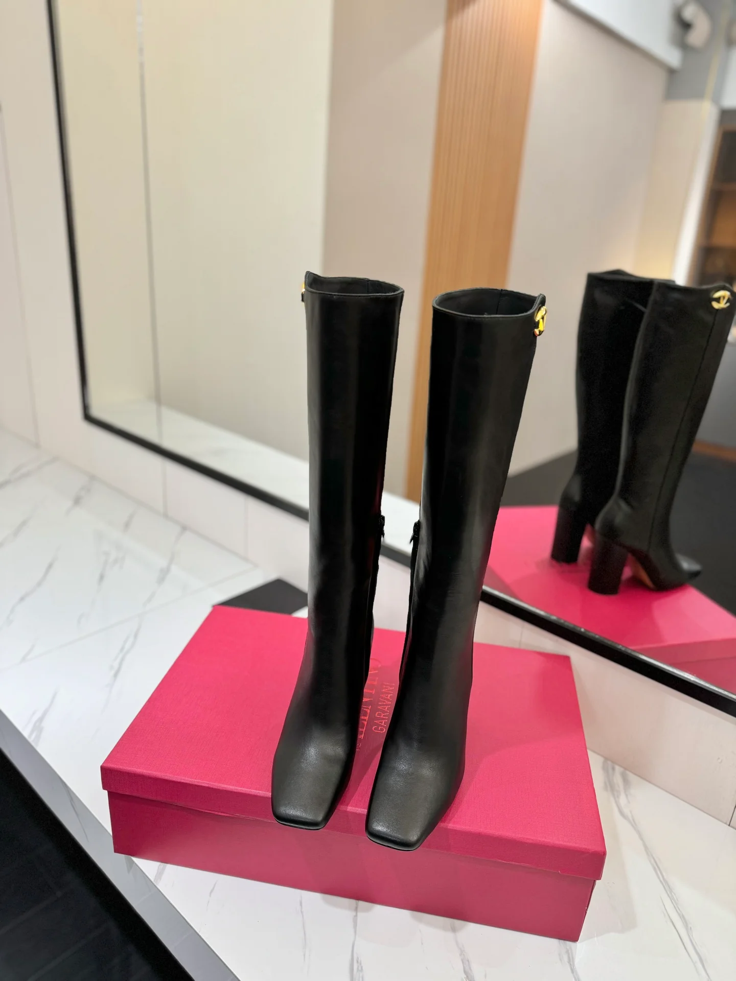 Высокие сапоги Valentino 2024 - черные