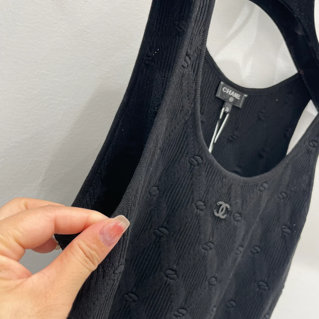 Жилет Chanel 2404 с бриллиантовой жаккардовой отделкой - черный