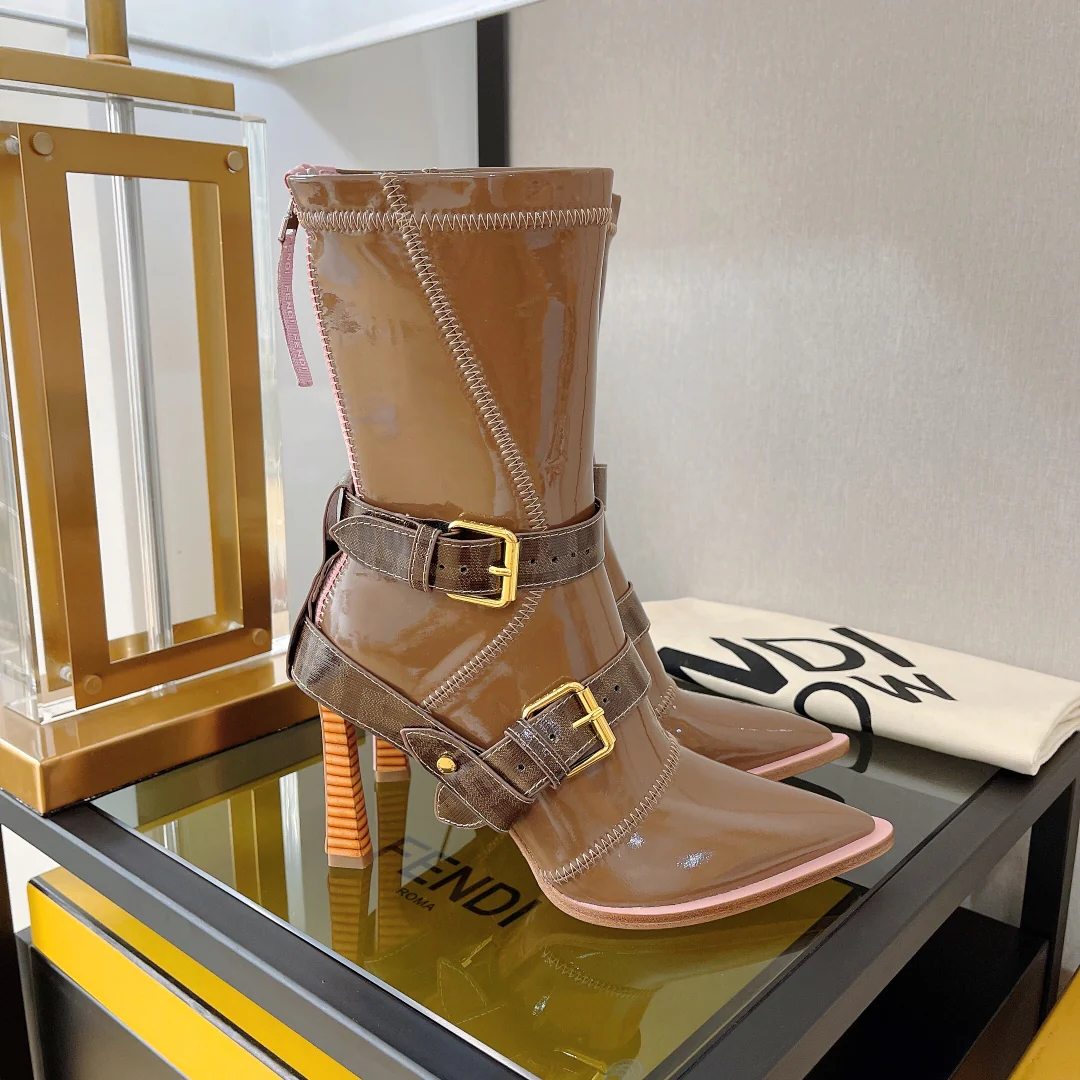 Fendi - Новинка сезона осень/зима 2022 - Сапоги на высоком каблуке