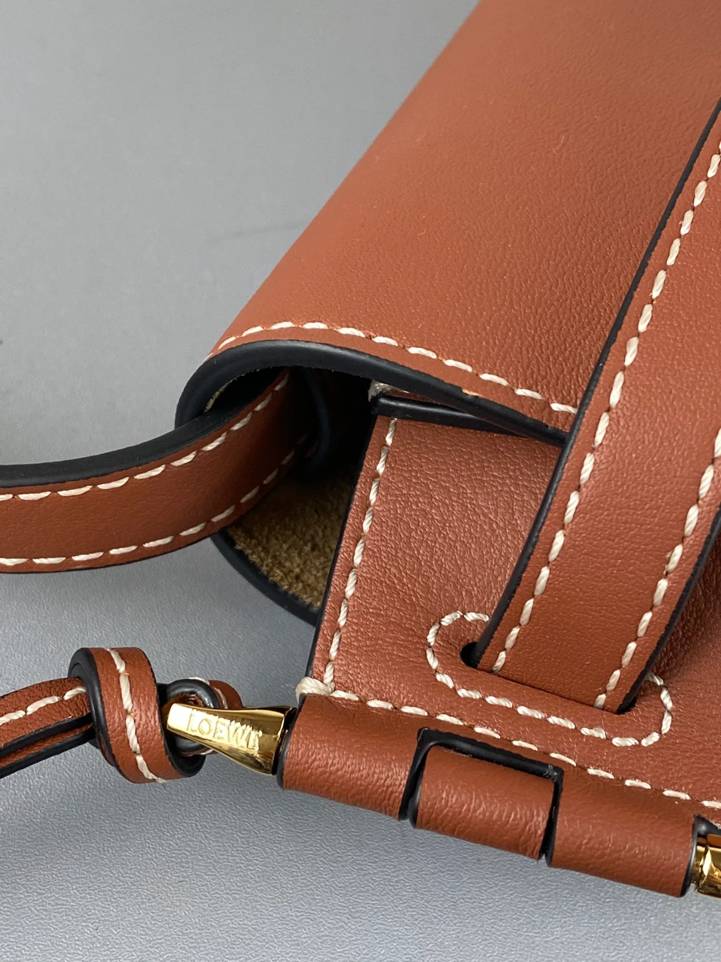 Loewe-gate-mini-21x12-5x9-5-cm-10