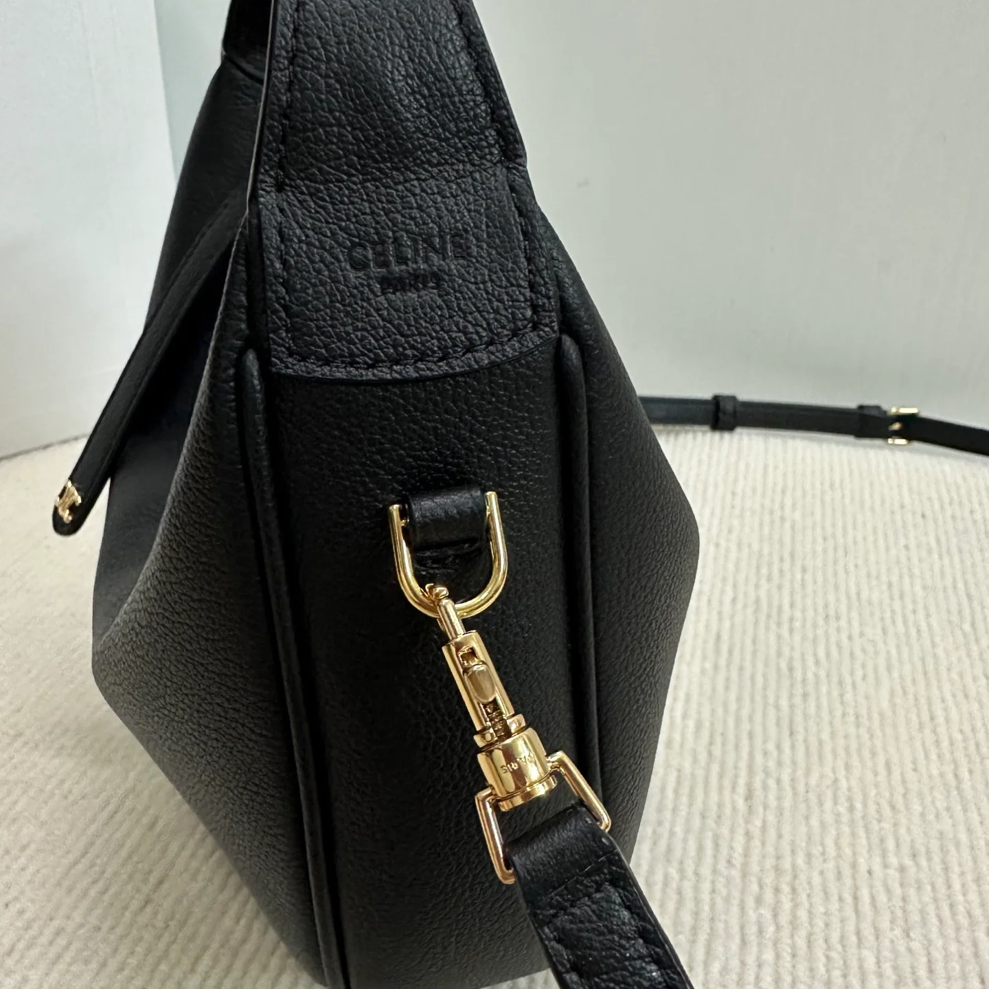 Сумка Celine-Lulu Crescent Bag — черная