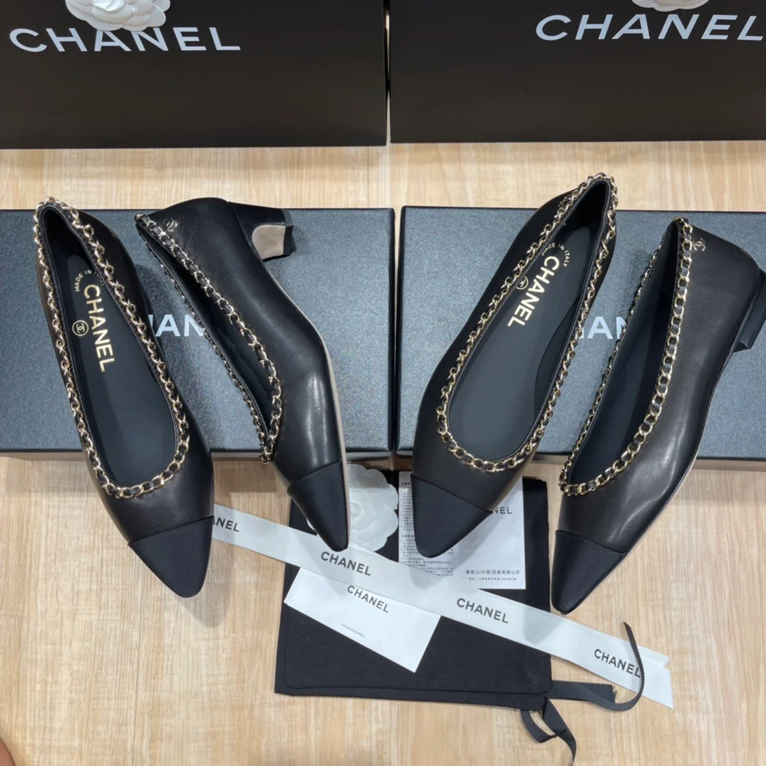 Chanel - Черные балетки с цепочкой