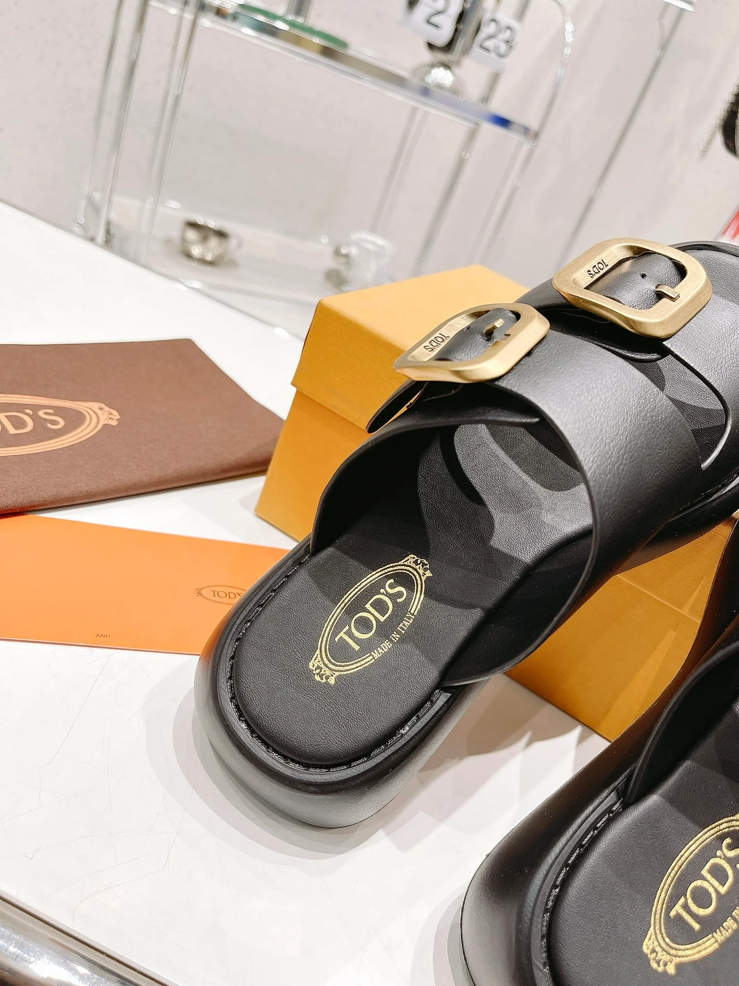 Тапочки на платформе Tods - черные