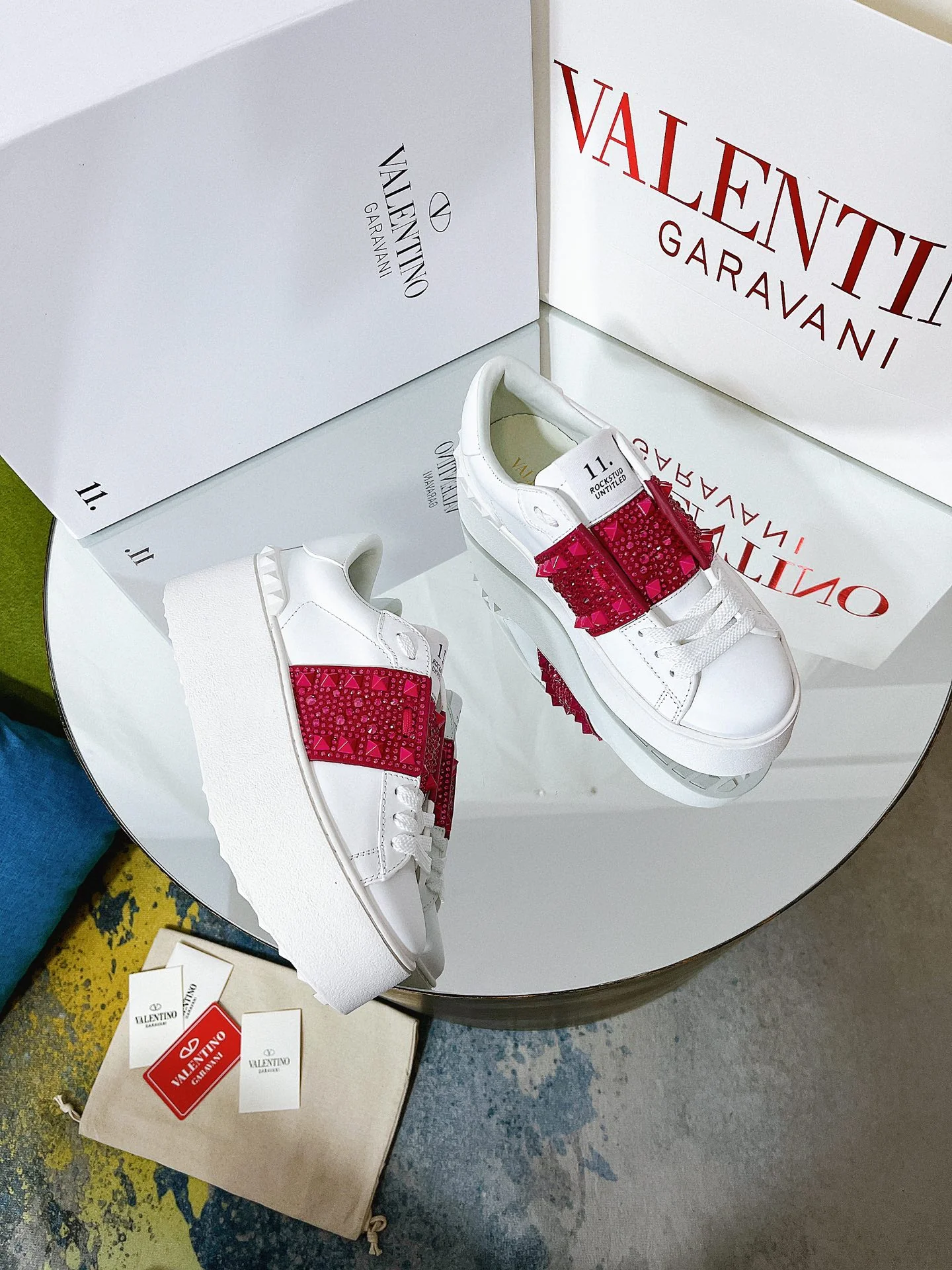 Белые повседневные кроссовки на платформе Valentino - красные