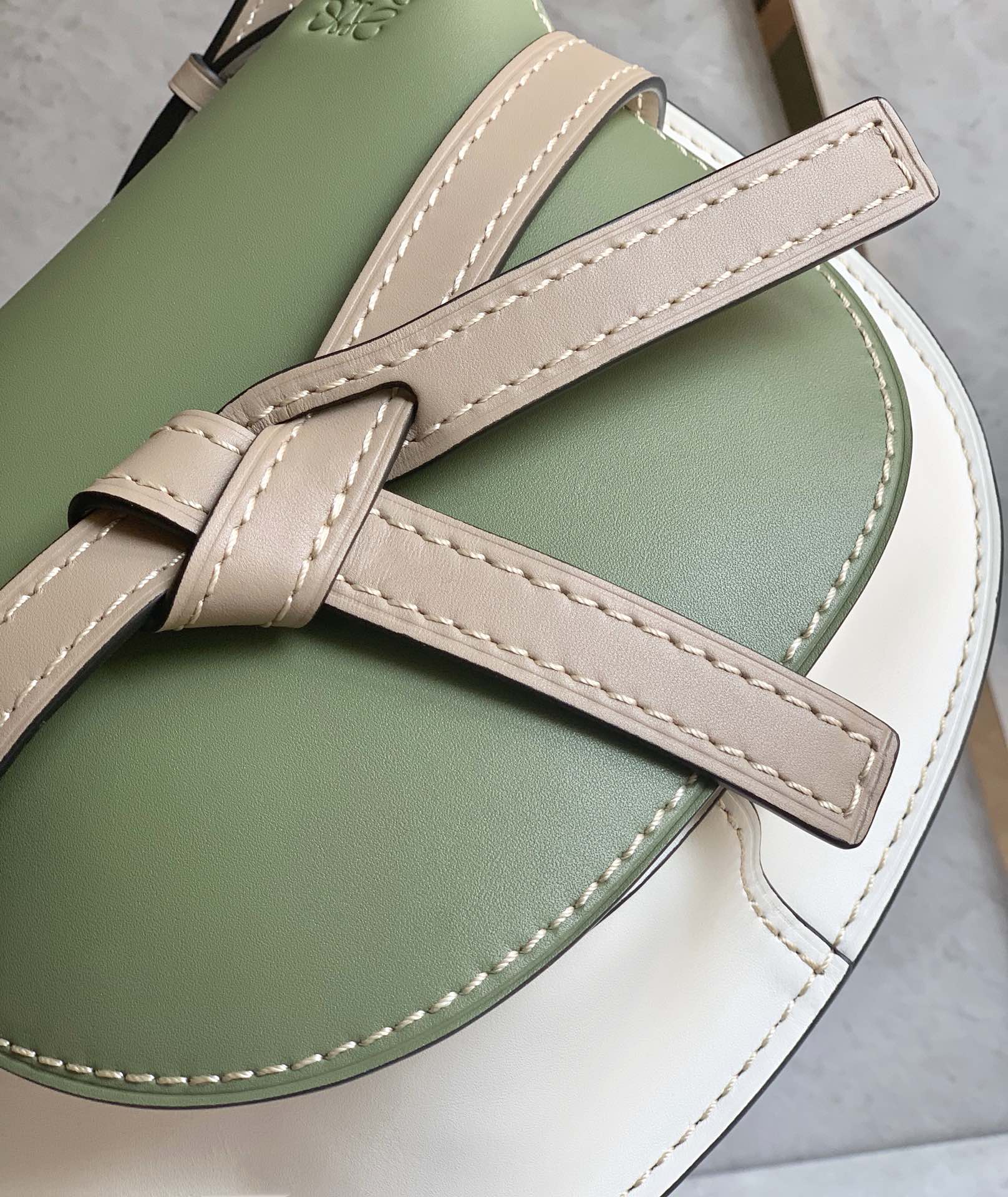 Loewe-gate-small-20x19x11-5-cm-10