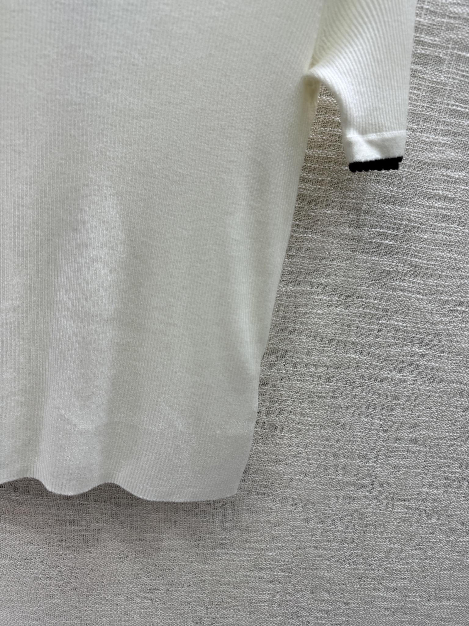 Chanel 2404 - Вязаный топ с короткими рукавами и контрастным вырезом горловины - Белый