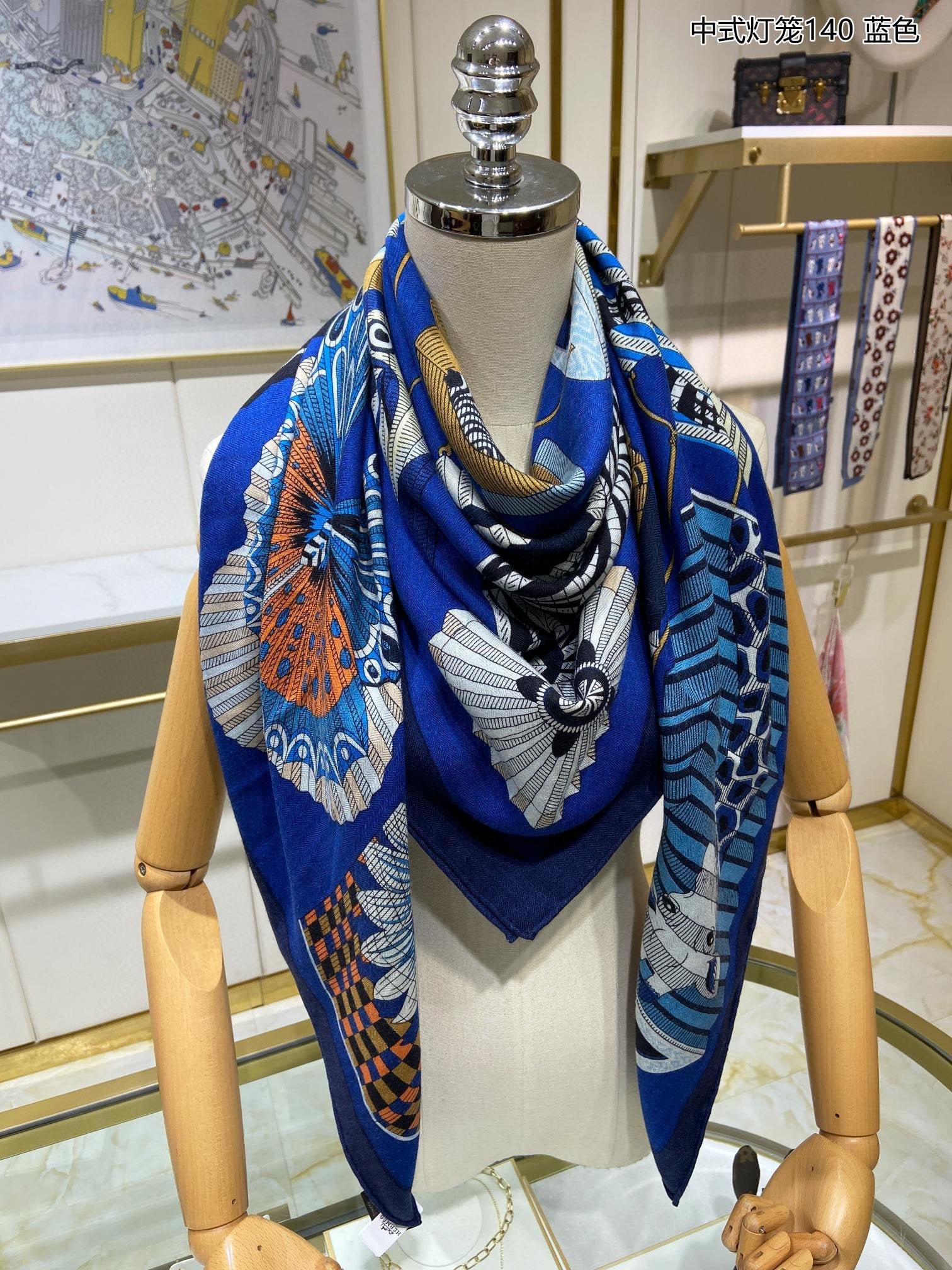 Квадратный шарф Hermes ?Китайский фонарь? — 140 см — 70% кашемир — 30% шелк — синий