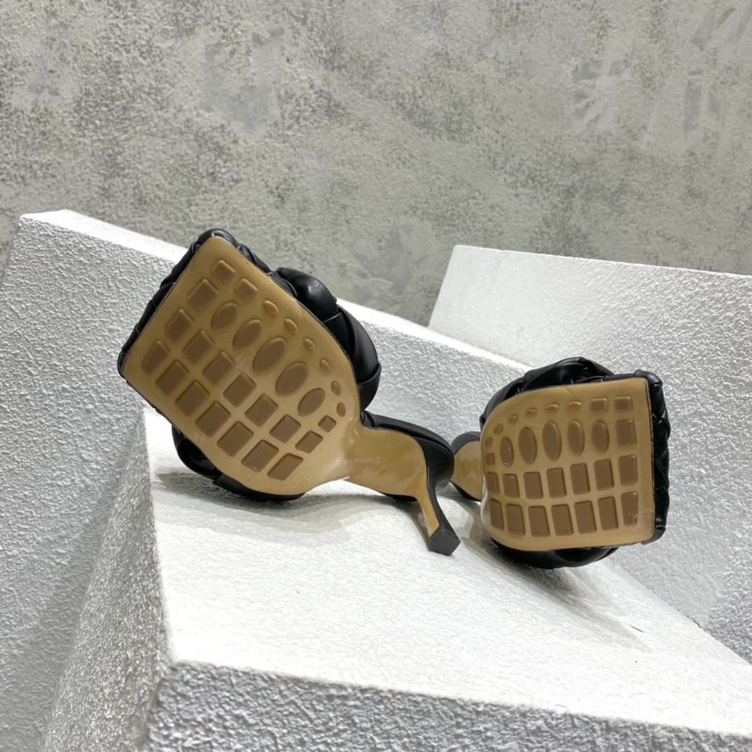 BV - Плетеные сандалии - Черные