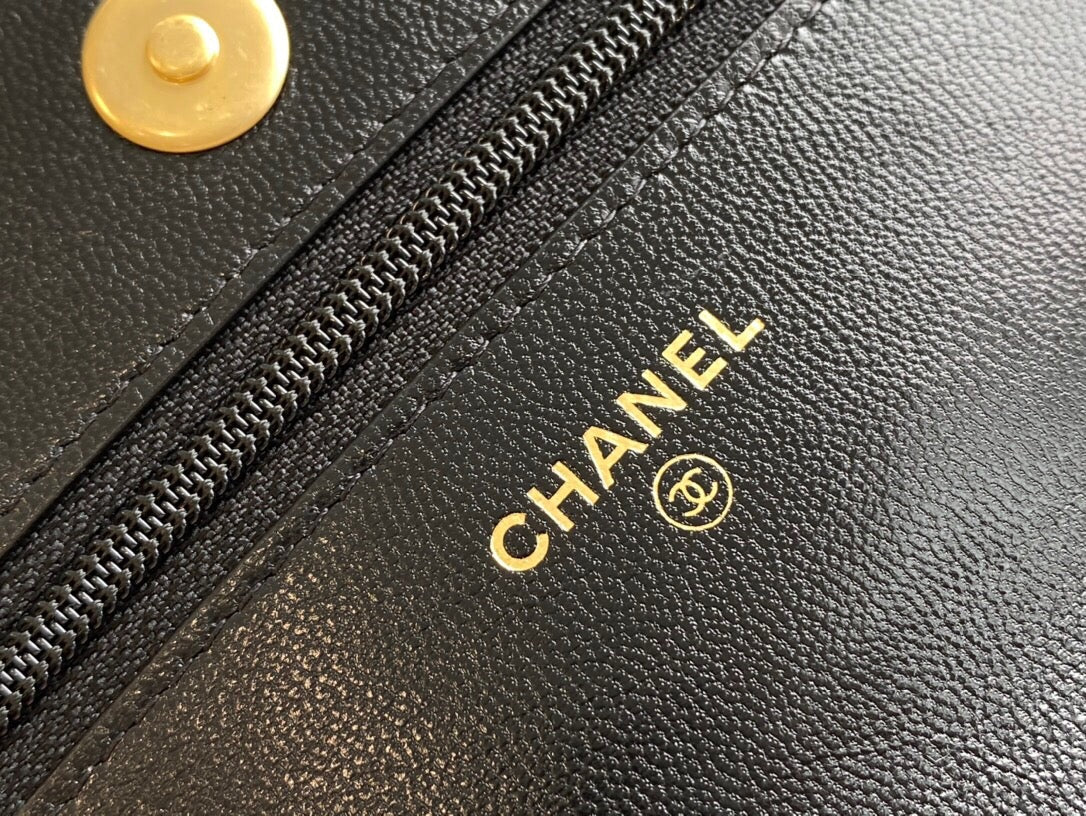 Chanel - Коллекция 19 WOC - Черный с золотой пряжкой