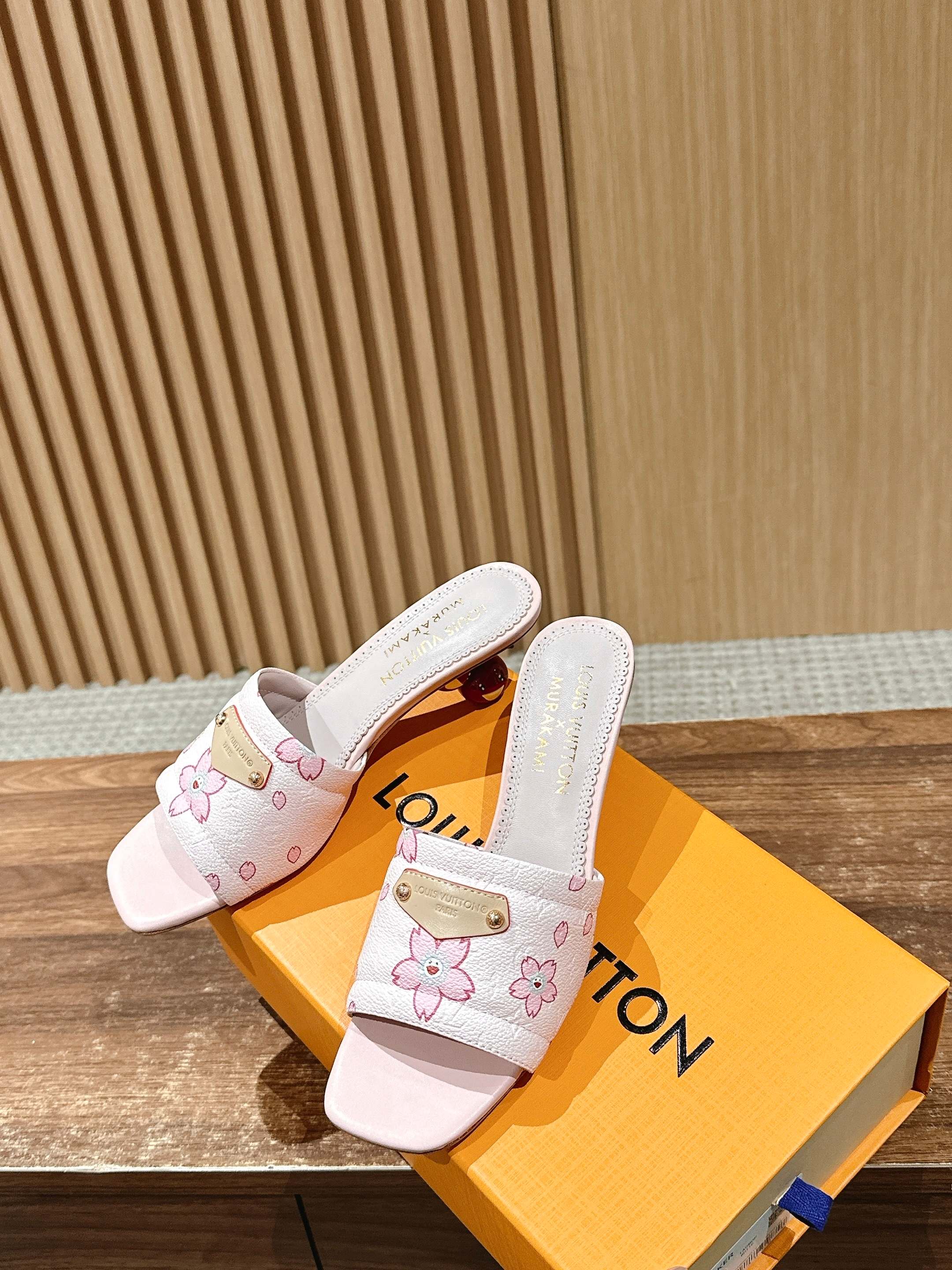 LV - Коллекция Такаши Мураками в стиле ретро - Сандалии на низком каблуке - Розовые